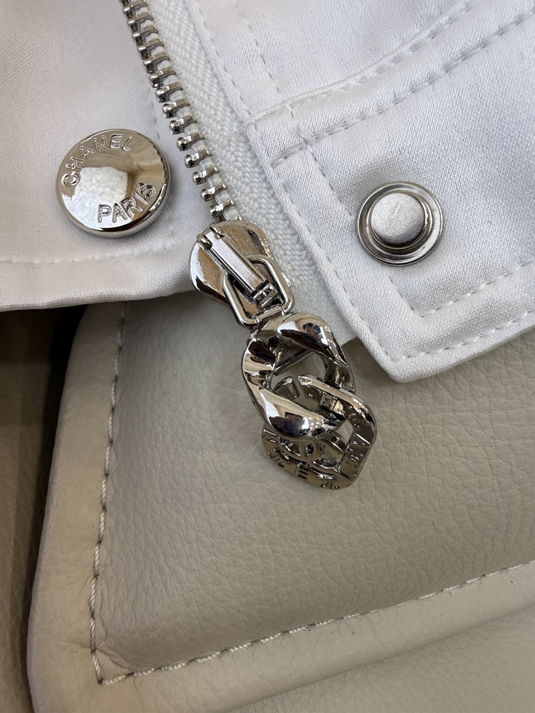 XZ0157#新款外套。Chanel 暗纹 提花 长袖醋酸拉链外套 黑色 白色 SMLXL