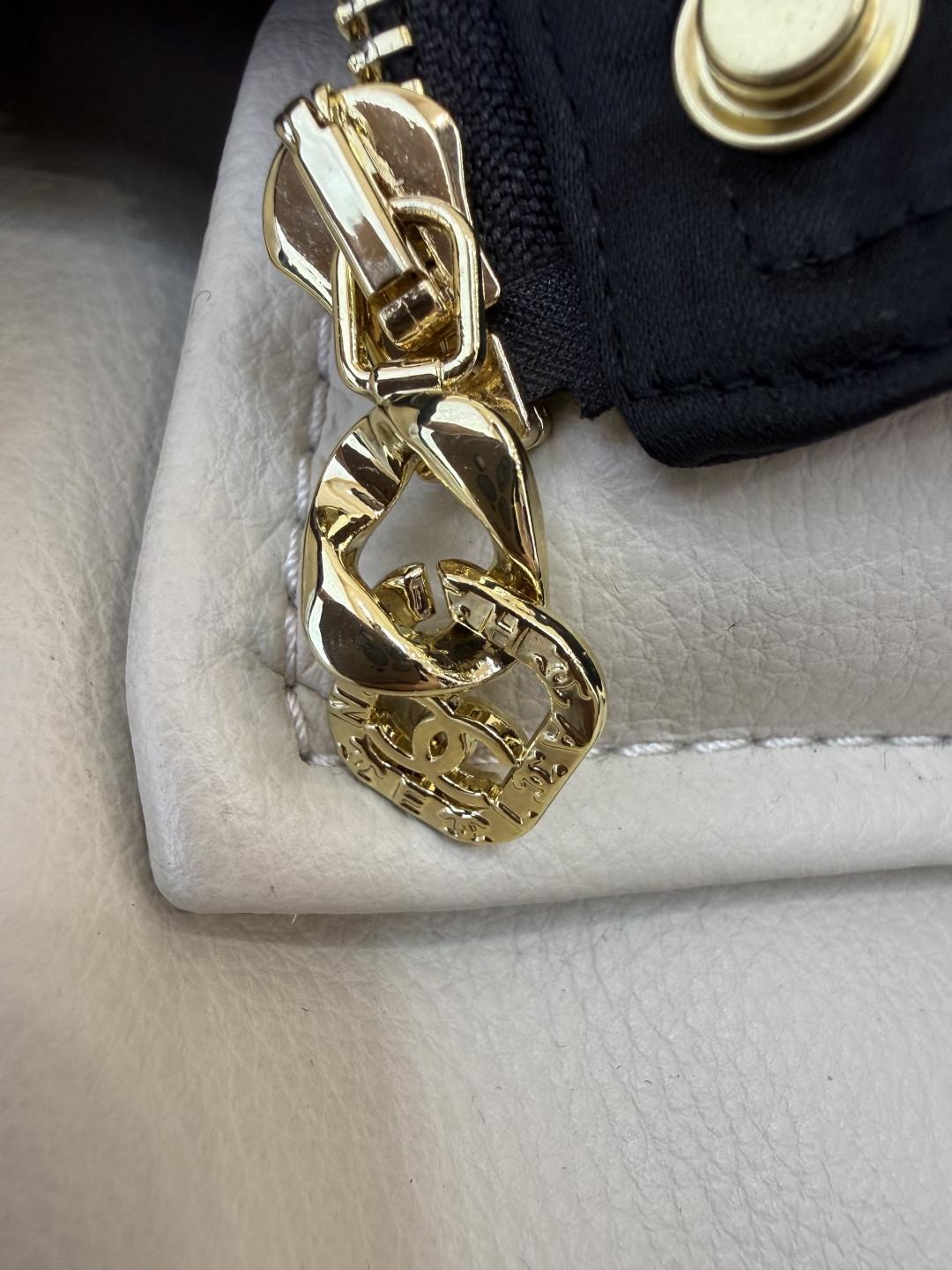 XZ0157#新款外套。Chanel 暗纹 提花 长袖醋酸拉链外套 黑色 白色 SMLXL