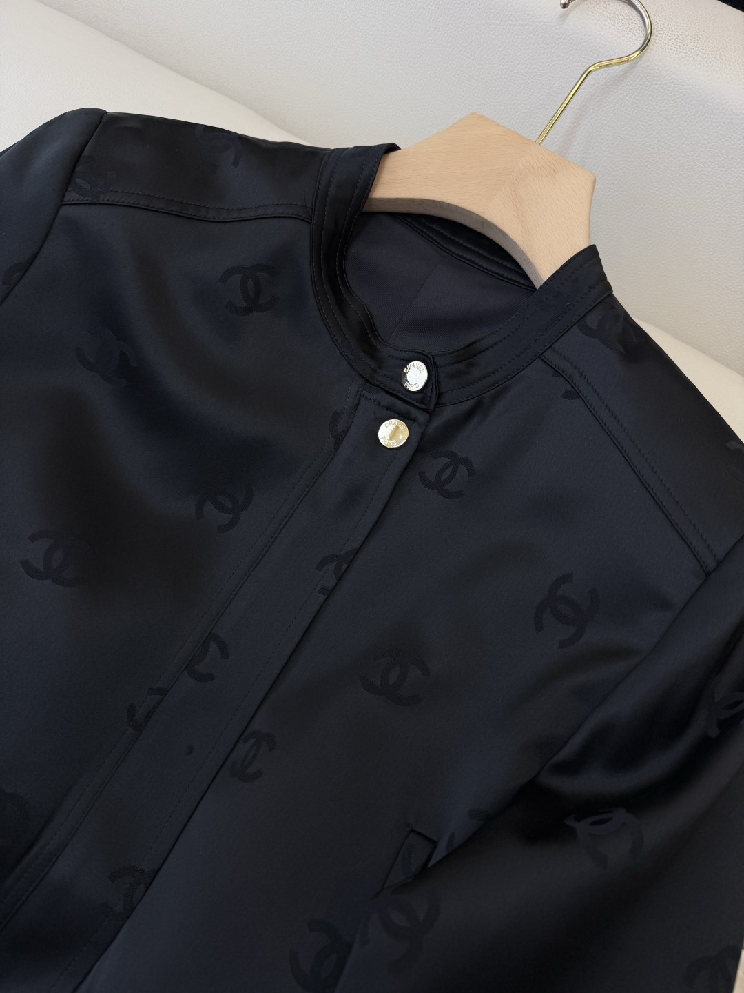 XZ0157#新款外套。Chanel 暗纹 提花 长袖醋酸拉链外套 黑色 白色 SMLXL