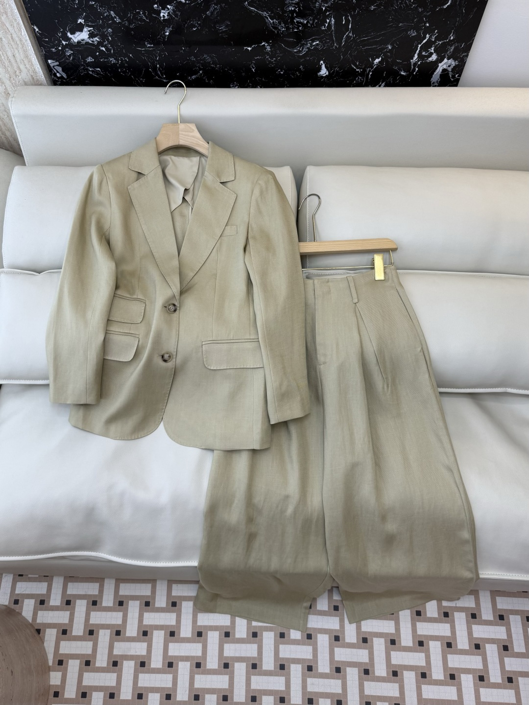 XZ0116#新款套装。劳夫劳伦 超级大爆款 30% 亚麻 70% 天丝西装外套➕长裤 套装 杏色 白色