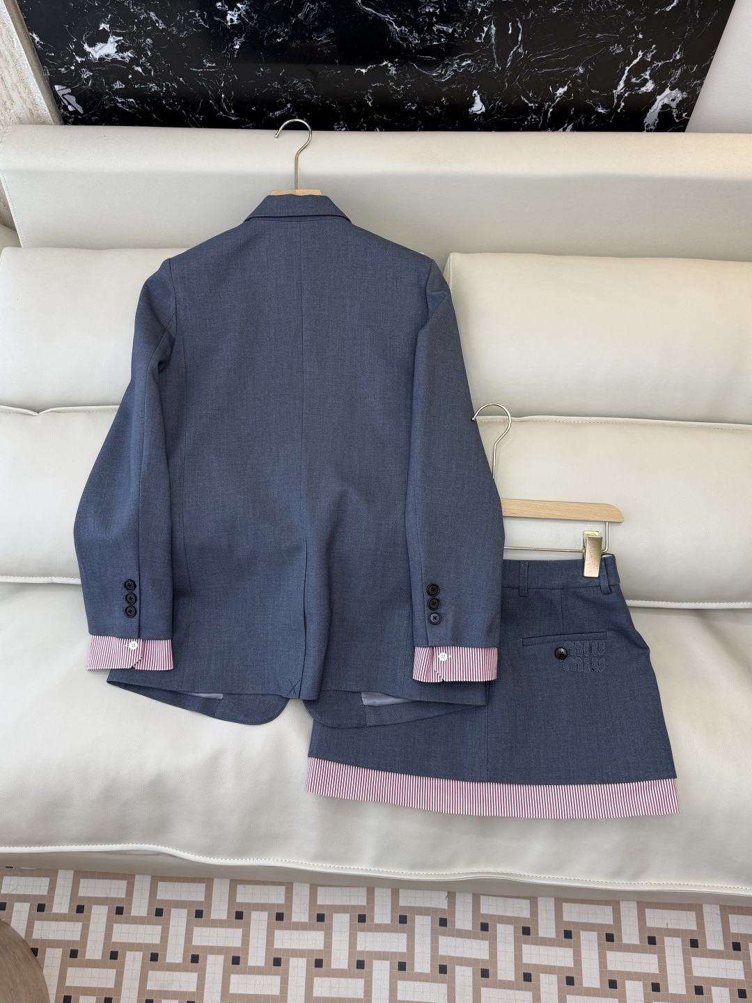 XZ0150#新款套装。Miu 家贴布绣花字母 40%羊毛西装外套➕半裙套装 灰色 SMLXL