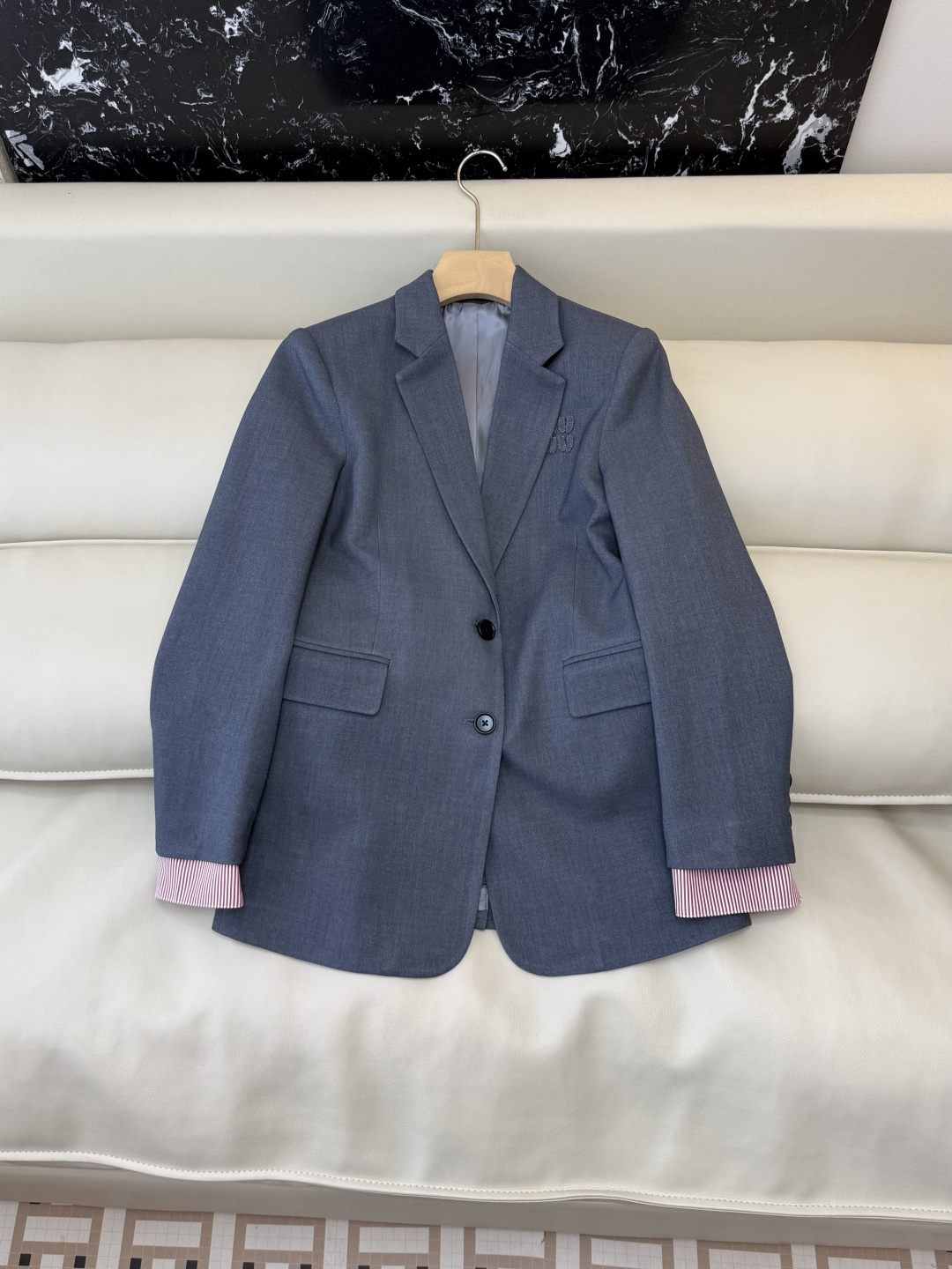 XZ0150#新款套装。Miu 家贴布绣花字母 40%羊毛西装外套➕半裙套装 灰色 SMLXL