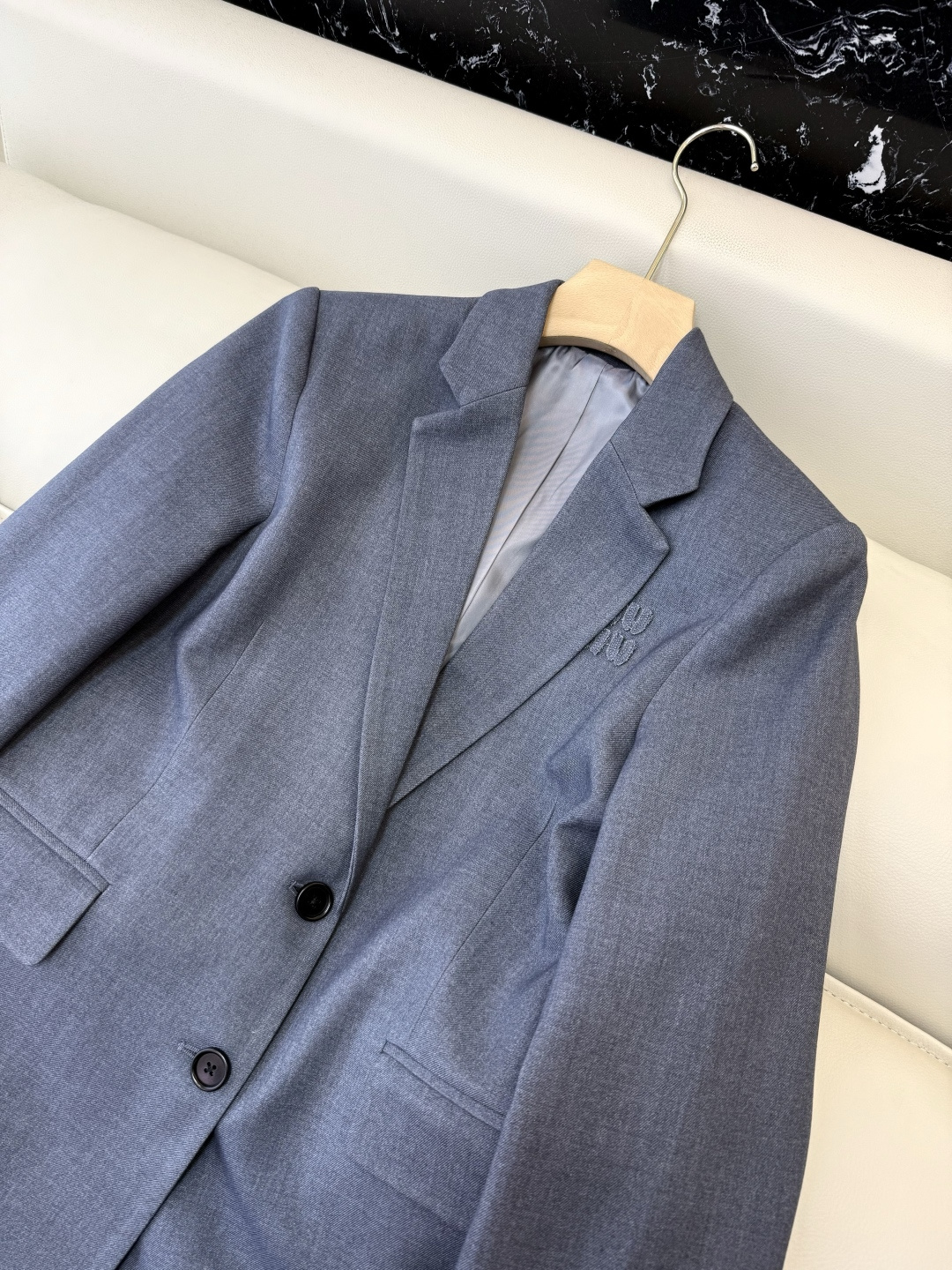 XZ0150#新款套装。Miu 家贴布绣花字母 40%羊毛西装外套➕半裙套装 灰色 SMLXL