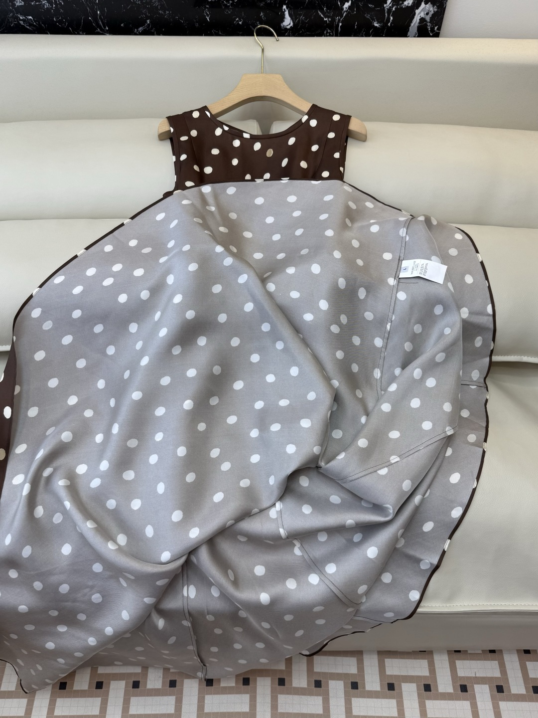 QD8093#新款连衣裙。Max mara 顶级版‼️100% 真丝印花 薄点 无袖连衣裙 咖色 SML