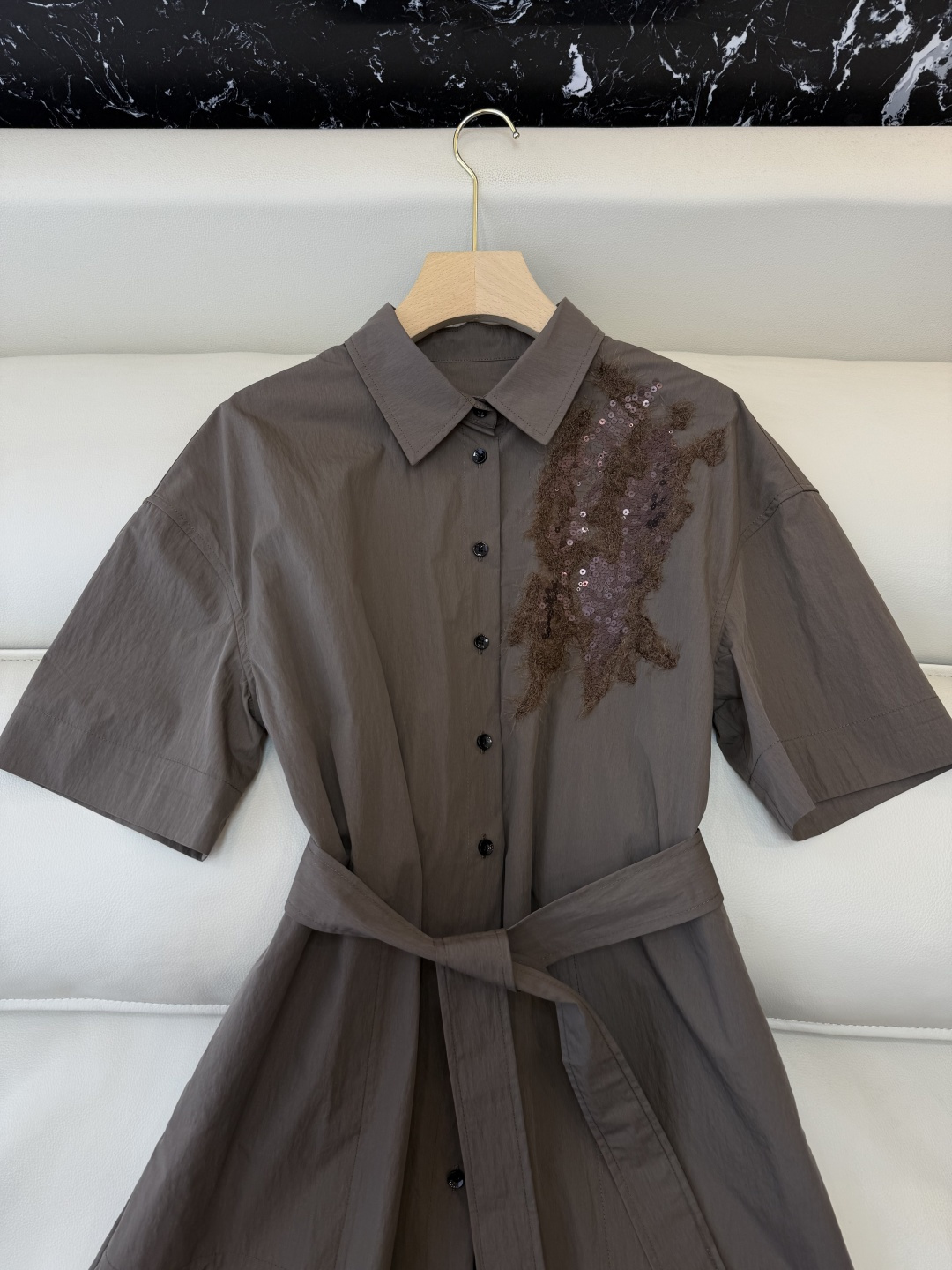 QGL048#新款连衣裙。BC 重工刺绣珠片花 中袖显瘦连衣裙 咖色 米杏色 SML