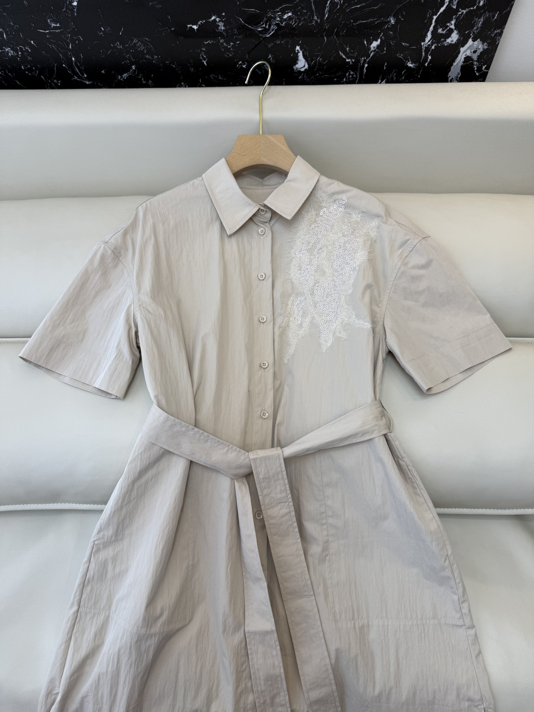 QGL048#新款连衣裙。BC 重工刺绣珠片花 中袖显瘦连衣裙 咖色 米杏色 SML