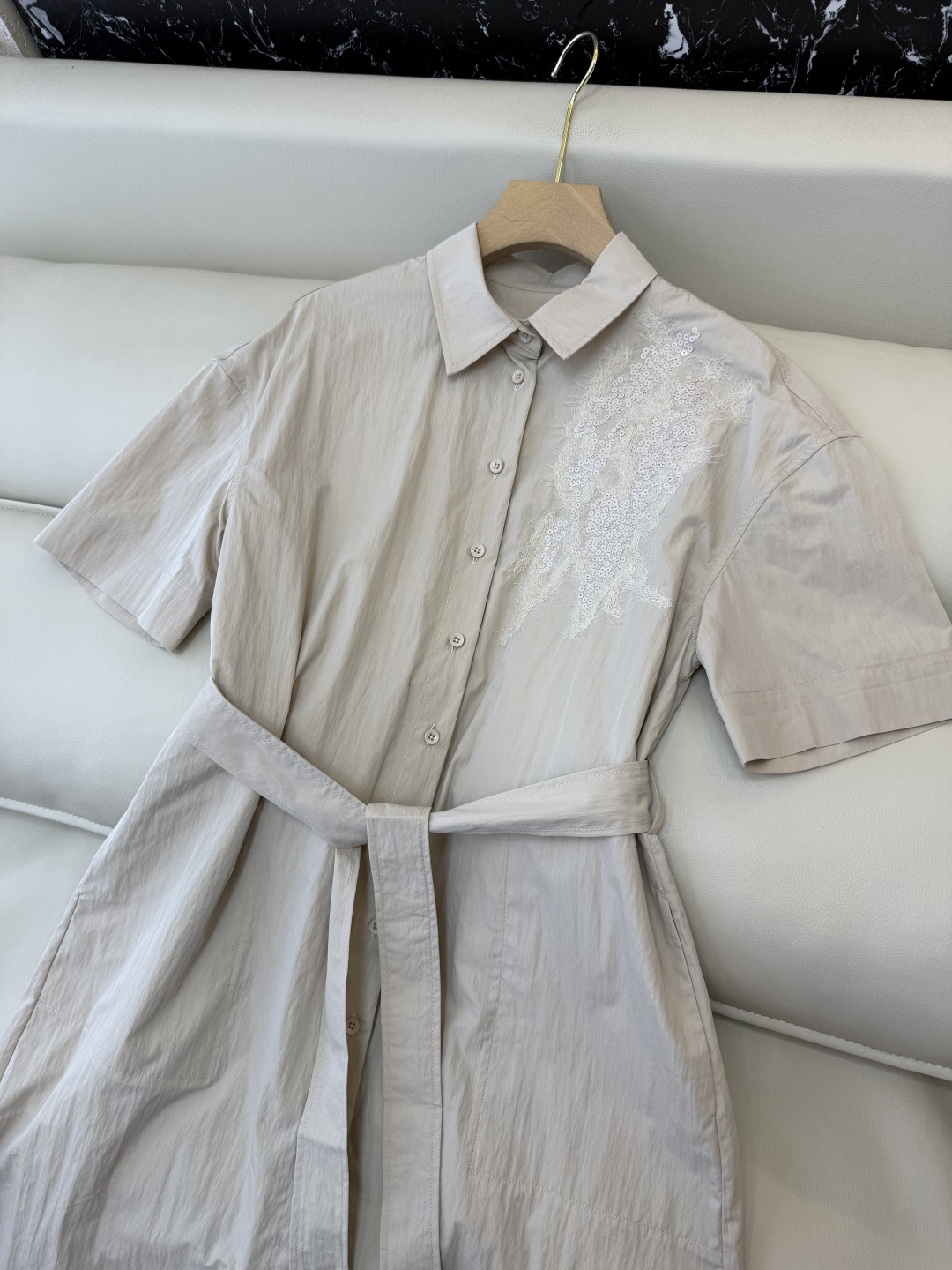 QGL048#新款连衣裙。BC 重工刺绣珠片花 中袖显瘦连衣裙 咖色 米杏色 SML