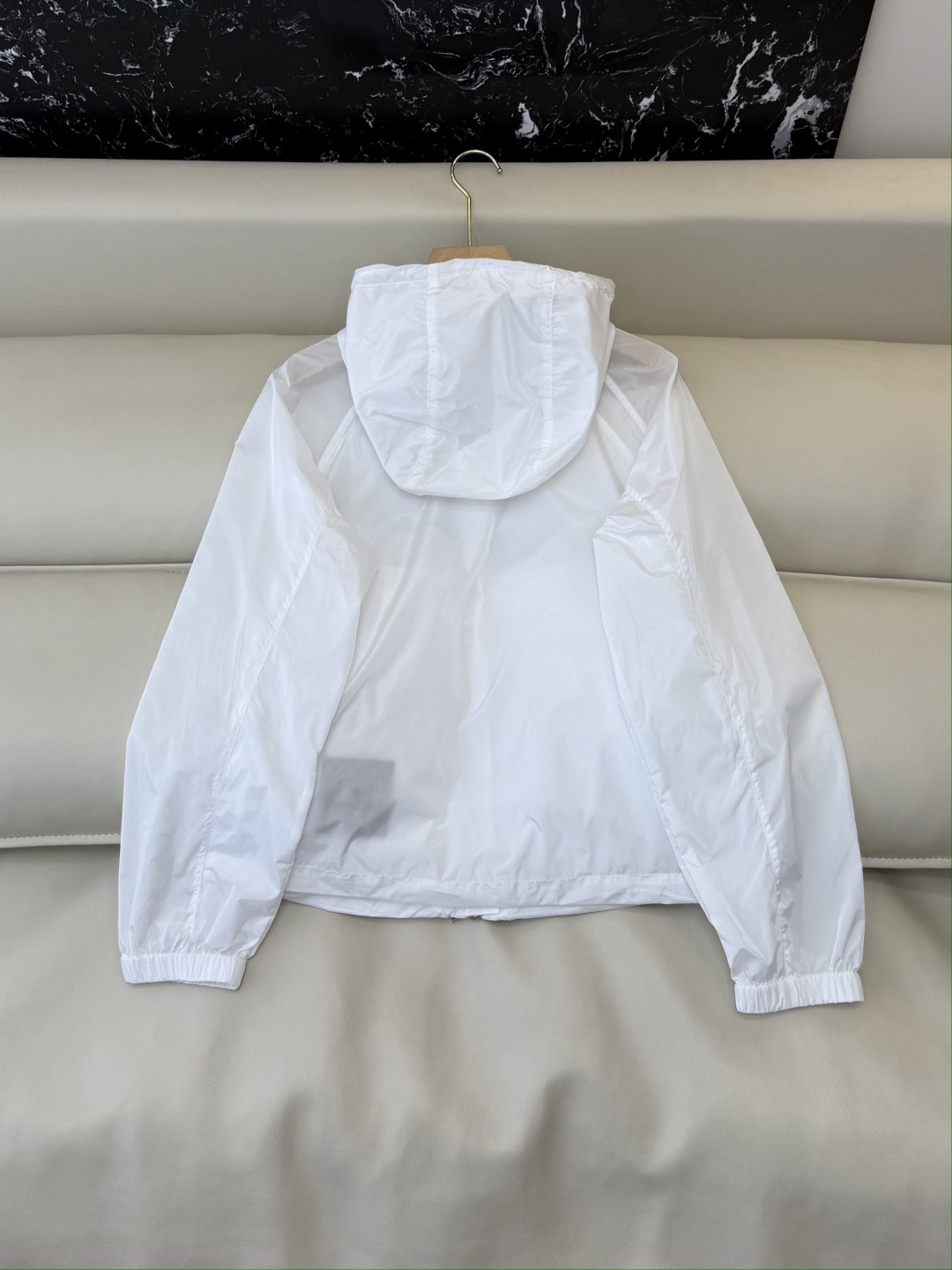 M2605#新款外套。Mon蒙口 抽绳设计 长袖拉链款夹克外套 黑色 藏青色 浅蓝色 白色 1/2/3码