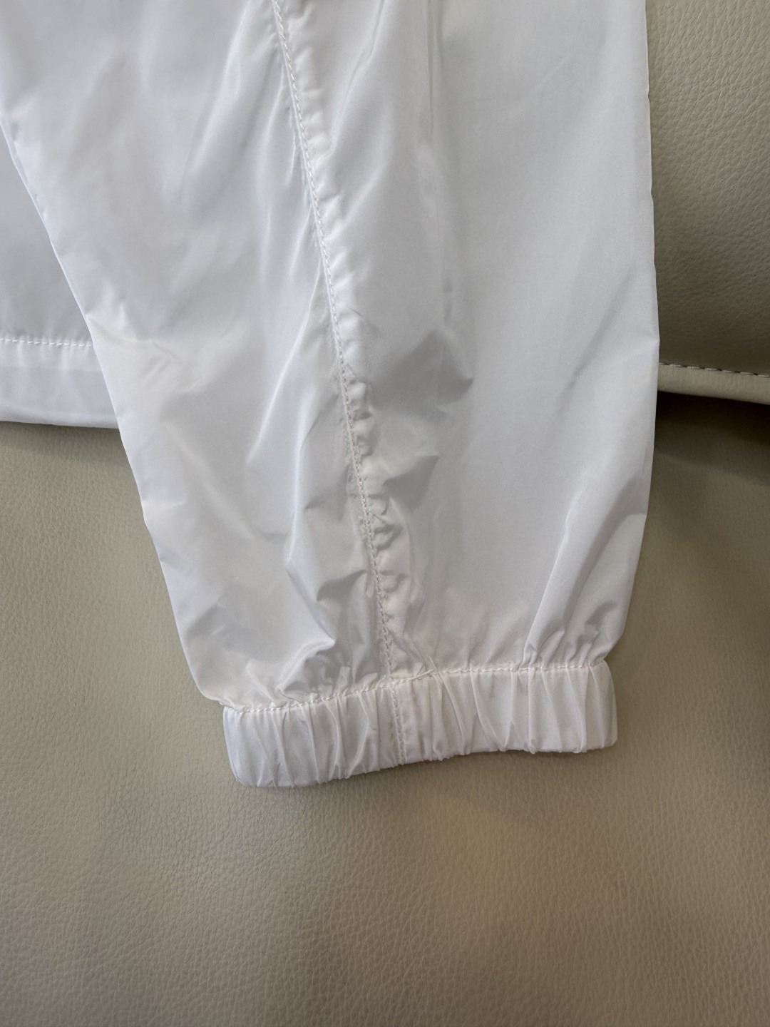 M2605#新款外套。Mon蒙口 抽绳设计 长袖拉链款夹克外套 黑色 藏青色 浅蓝色 白色 1/2/3码