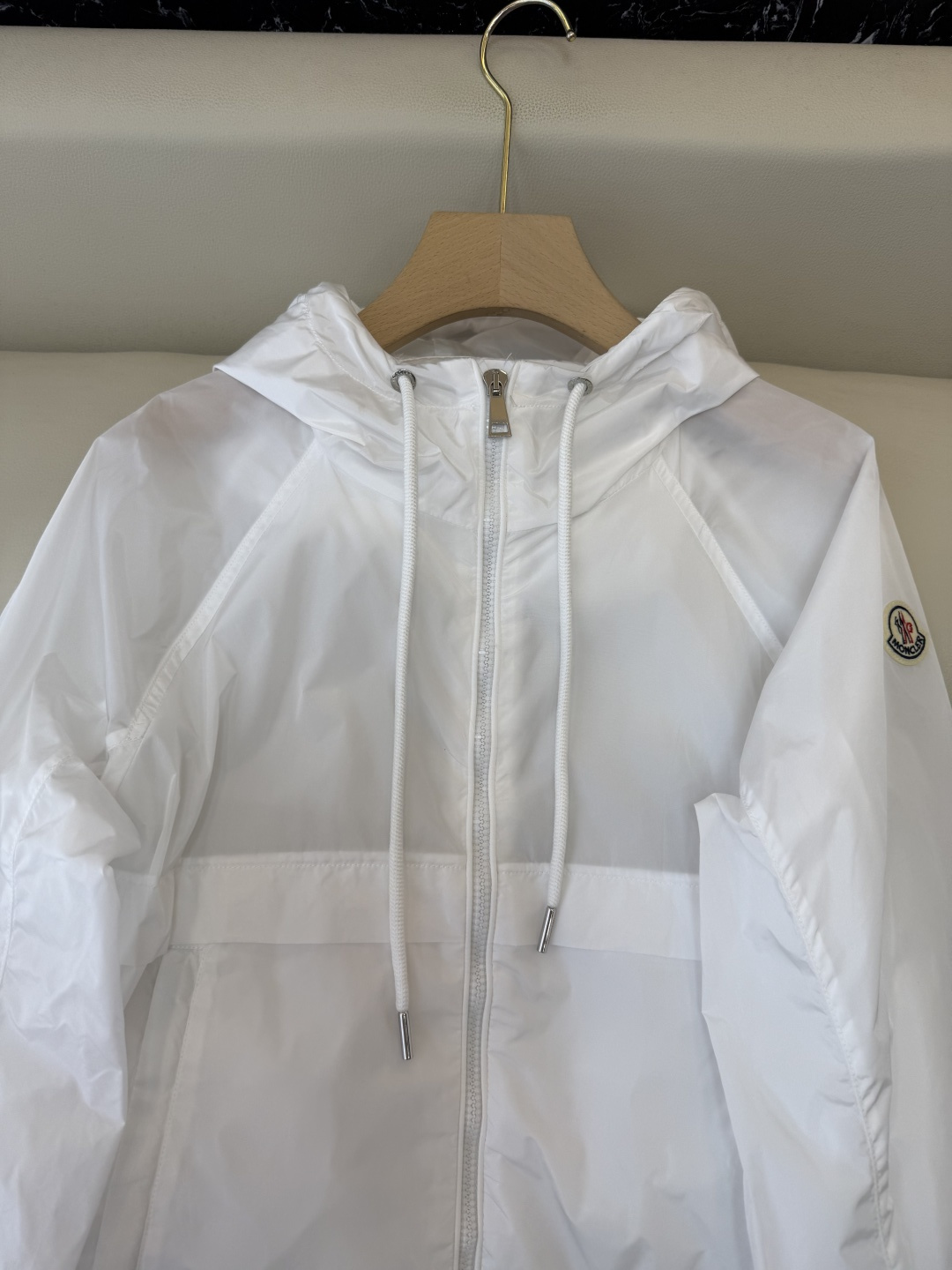 M2605#新款外套。Mon蒙口 抽绳设计 长袖拉链款夹克外套 黑色 藏青色 浅蓝色 白色 1/2/3码