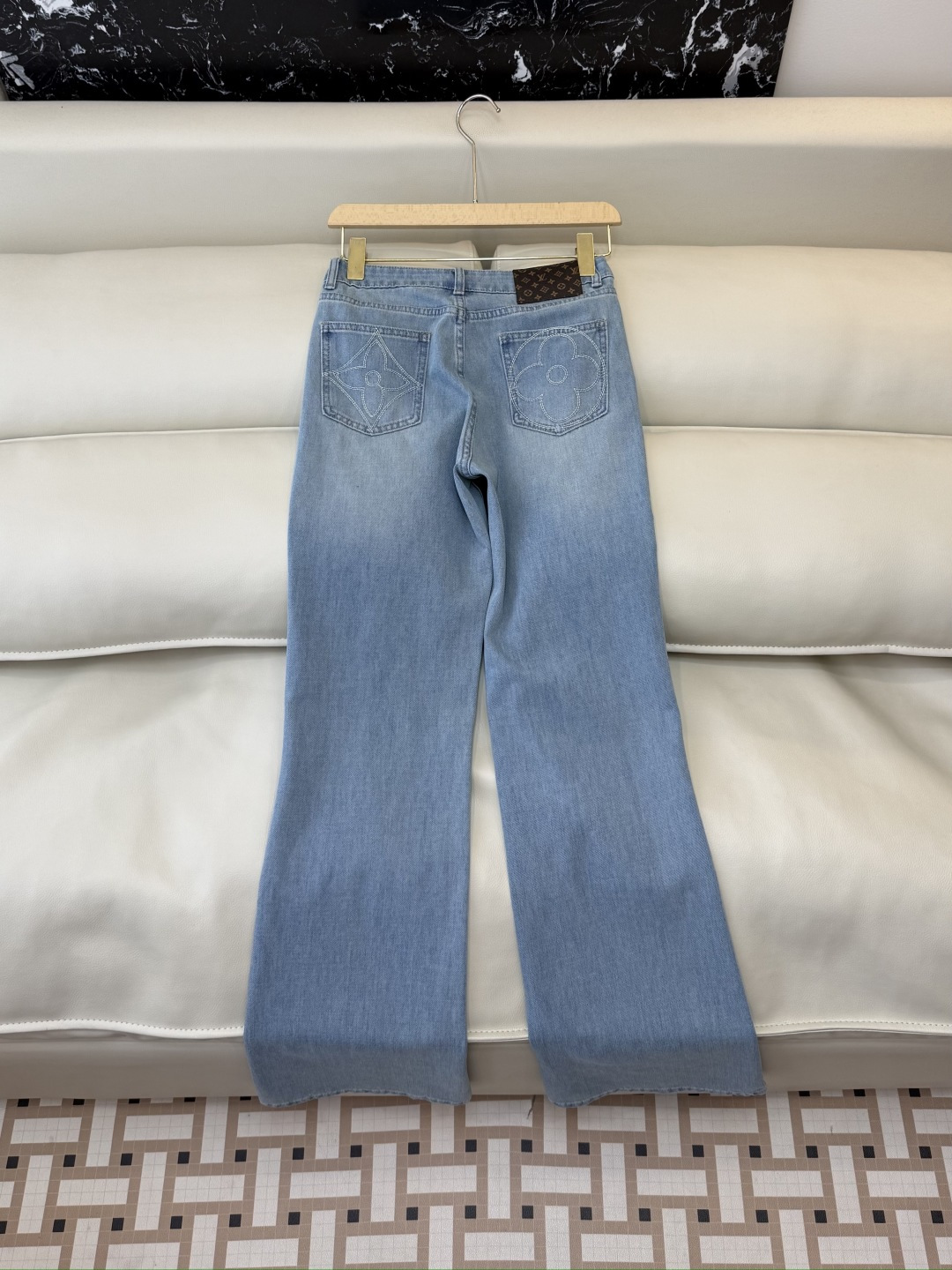 AW061#新款牛仔裤‼️Lv 老花绣花 牛仔长裤 深蓝色 浅蓝色 26-30