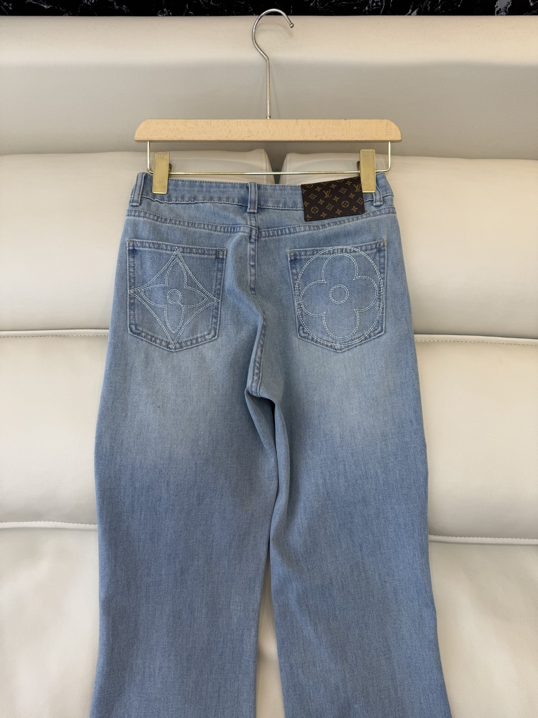 AW061#新款牛仔裤‼️Lv 老花绣花 牛仔长裤 深蓝色 浅蓝色 26-30