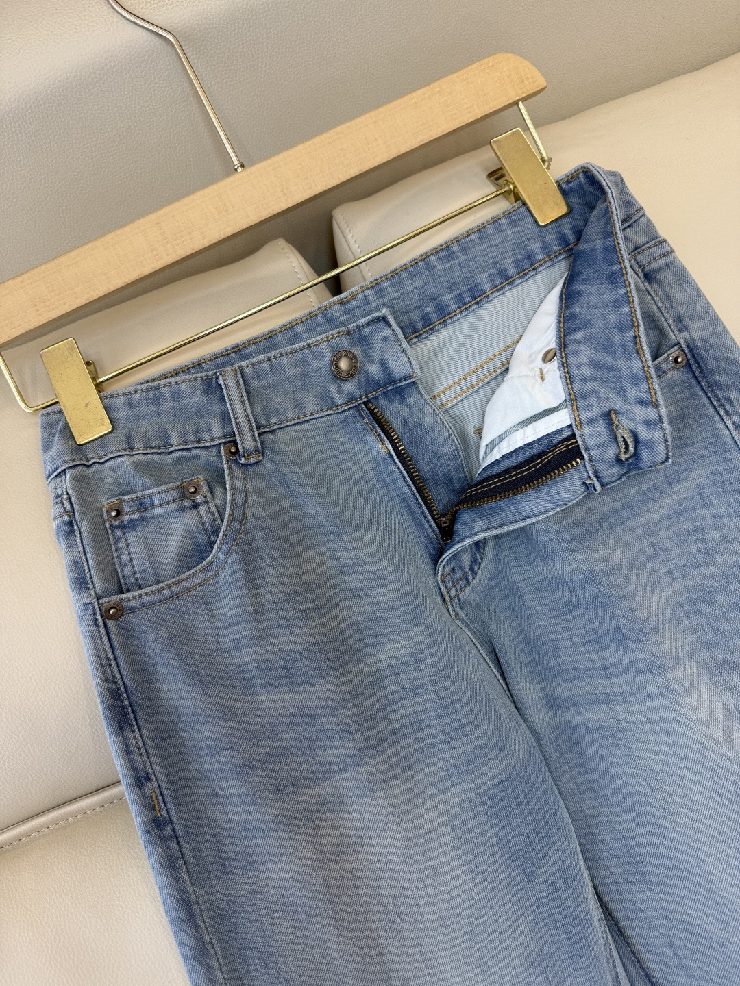 AW061#新款牛仔裤‼️Lv 老花绣花 牛仔长裤 深蓝色 浅蓝色 26-30