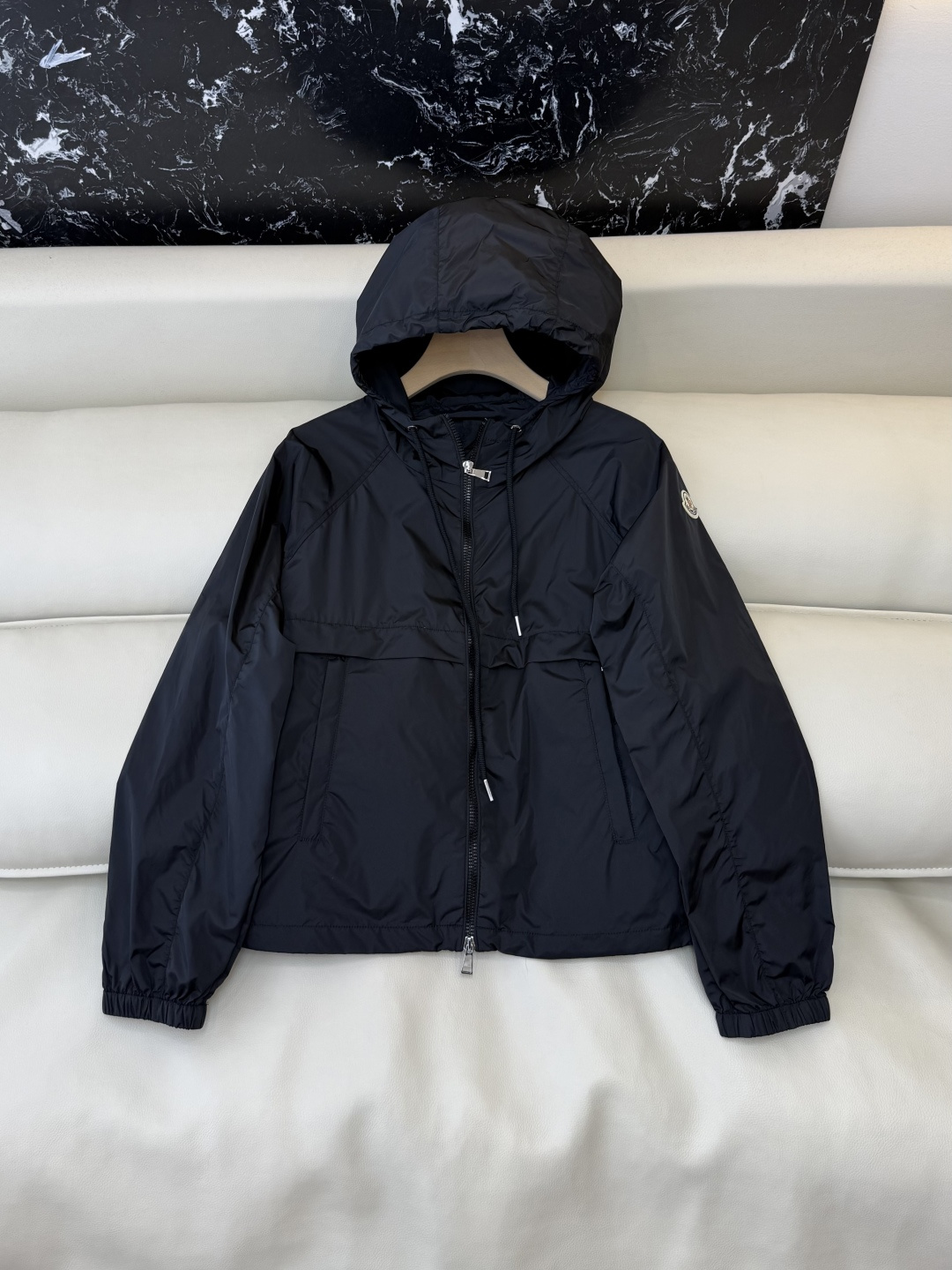 M2605#新款外套。Mon蒙口 抽绳设计 长袖拉链款夹克外套 黑色 藏青色 浅蓝色 白色 1/2/3码