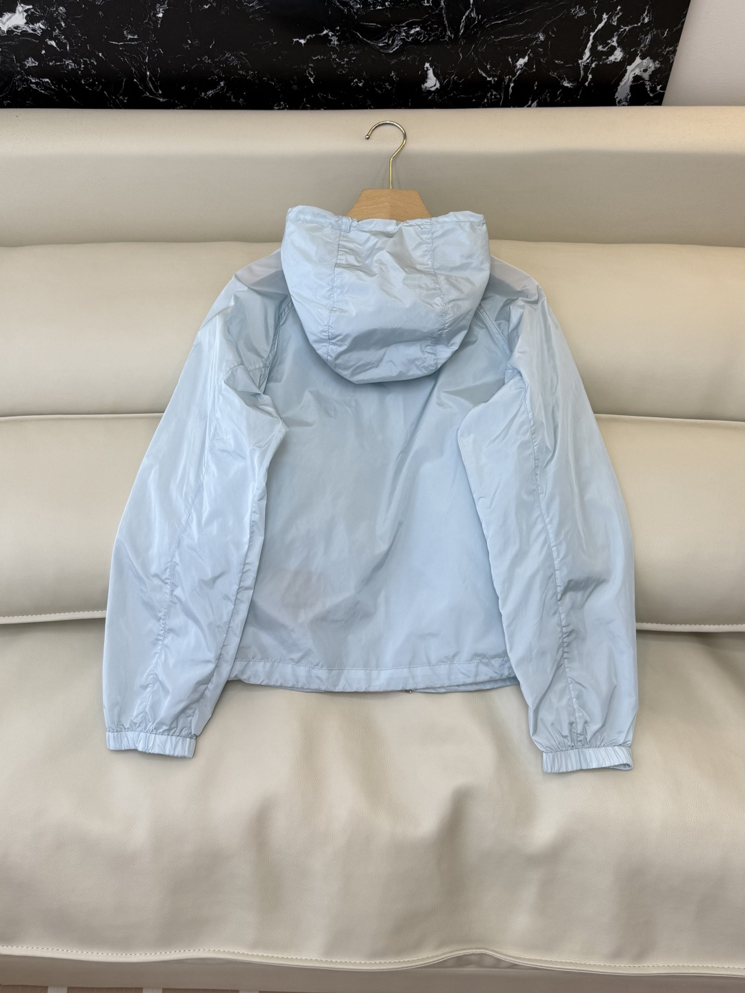 M2605#新款外套。Mon蒙口 抽绳设计 长袖拉链款夹克外套 黑色 藏青色 浅蓝色 白色 1/2/3码