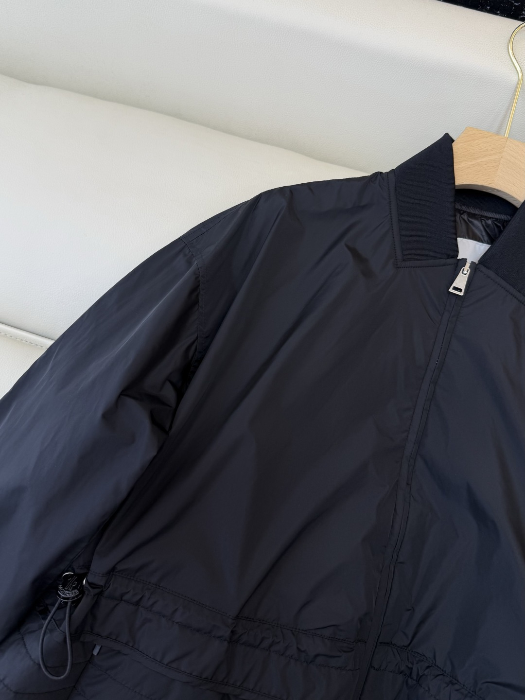 M2144#新款外套。Mon蒙口 抽绳设计 荷叶裙摆 长袖拉链款夹克外套 黑色 藏青色 杏色 焦糖色 1