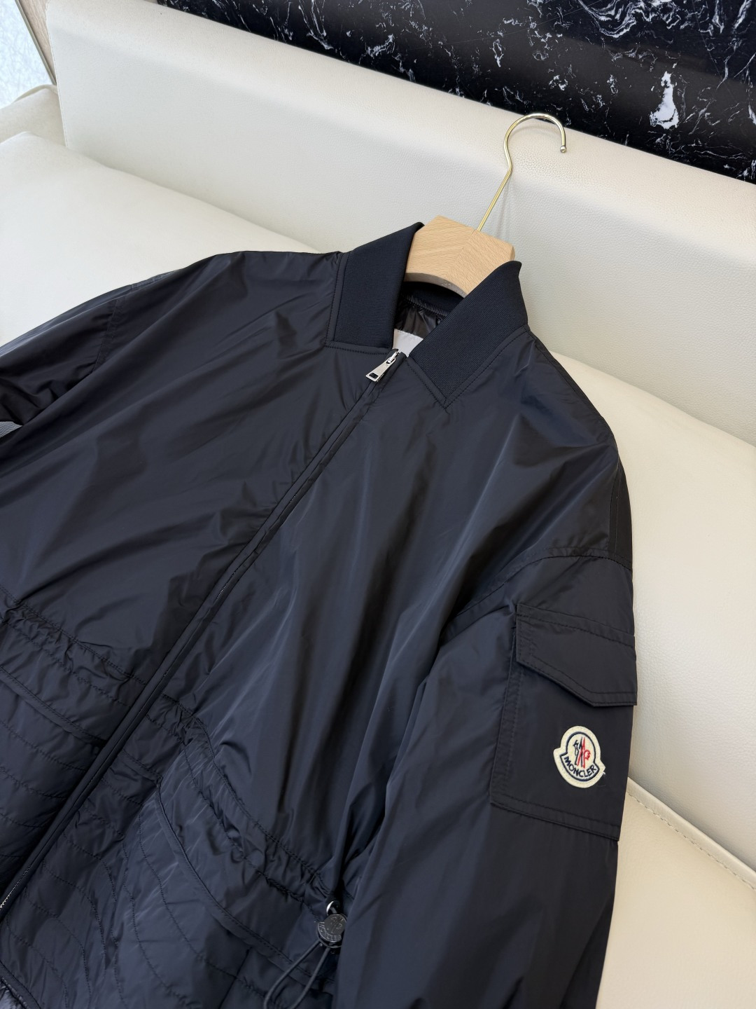 M2144#新款外套。Mon蒙口 抽绳设计 荷叶裙摆 长袖拉链款夹克外套 黑色 藏青色 杏色 焦糖色 1