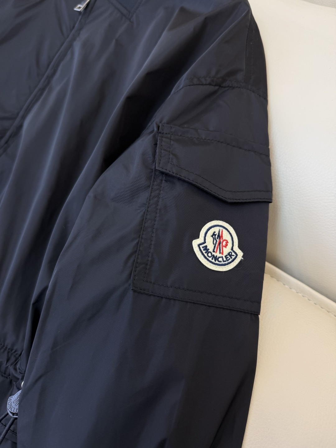 M2144#新款外套。Mon蒙口 抽绳设计 荷叶裙摆 长袖拉链款夹克外套 黑色 藏青色 杏色 焦糖色 1