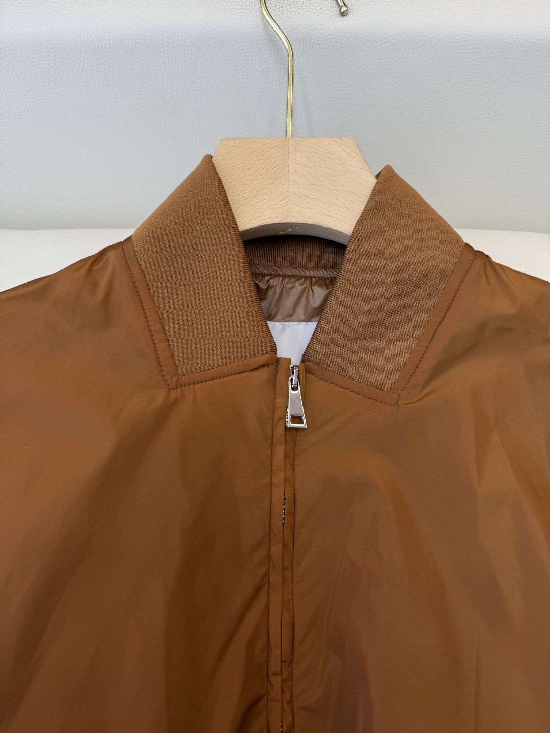 M2144#新款外套。Mon蒙口 抽绳设计 荷叶裙摆 长袖拉链款夹克外套 黑色 藏青色 杏色 焦糖色 1