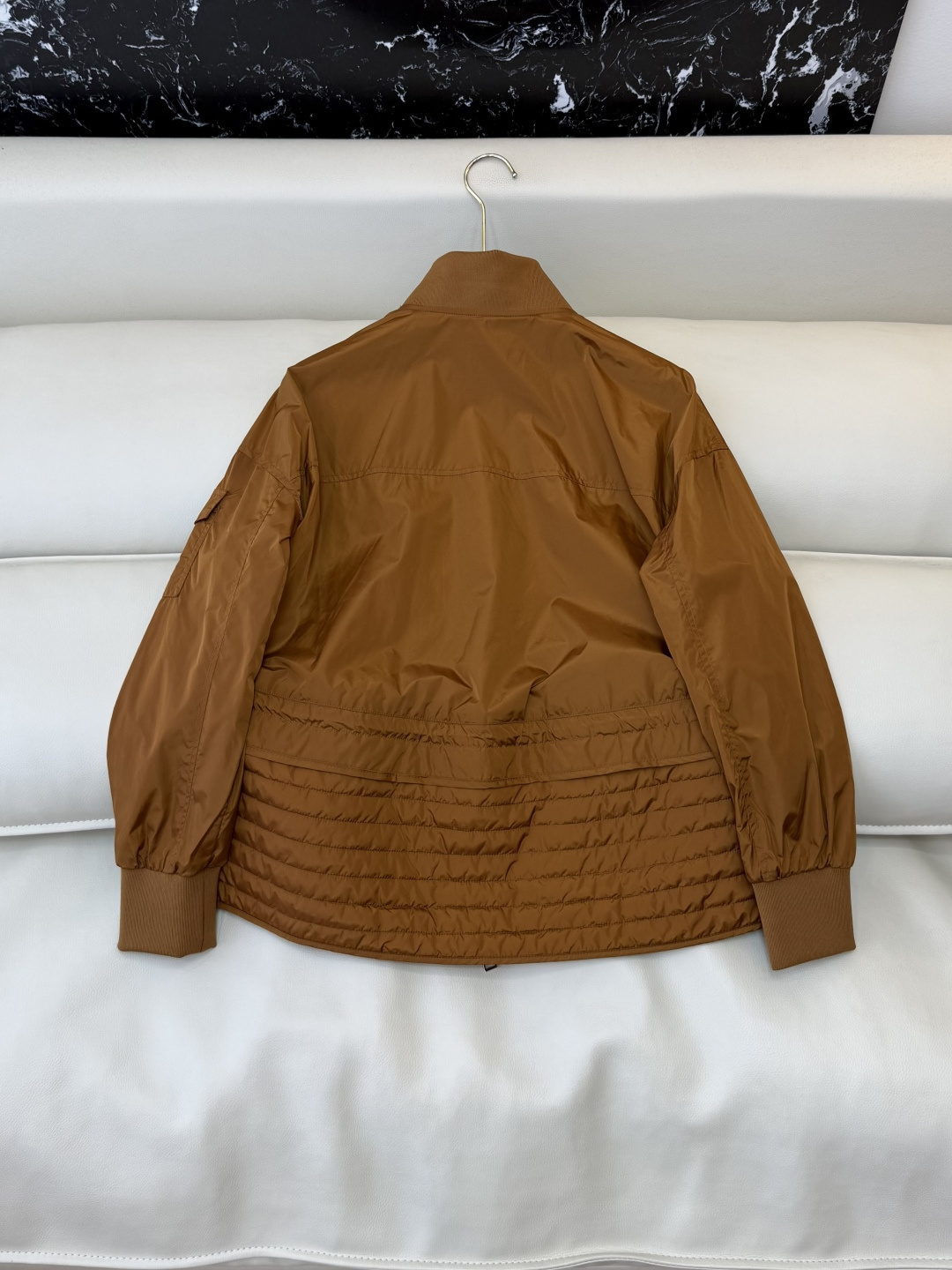 M2144#新款外套。Mon蒙口 抽绳设计 荷叶裙摆 长袖拉链款夹克外套 黑色 藏青色 杏色 焦糖色 1