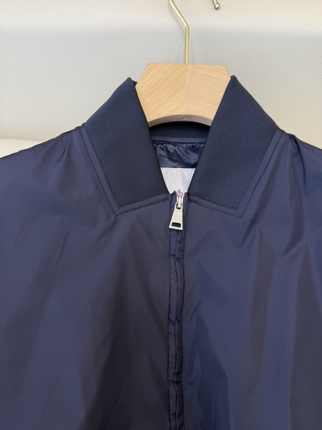 M2144#新款外套。Mon蒙口 抽绳设计 荷叶裙摆 长袖拉链款夹克外套 黑色 藏青色 杏色 焦糖色 1