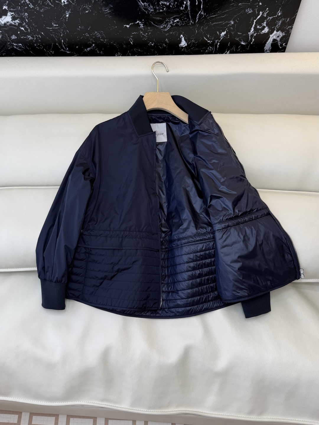 M2144#新款外套。Mon蒙口 抽绳设计 荷叶裙摆 长袖拉链款夹克外套 黑色 藏青色 杏色 焦糖色 1