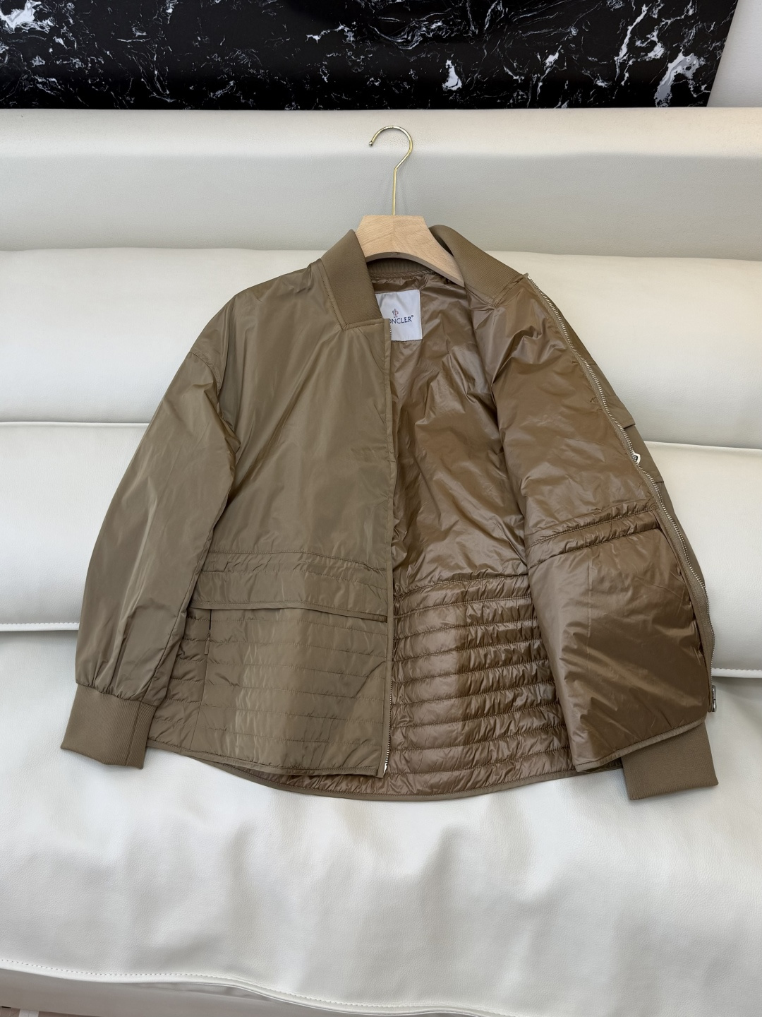 M2144#新款外套。Mon蒙口 抽绳设计 荷叶裙摆 长袖拉链款夹克外套 黑色 藏青色 军绿色 1/2/