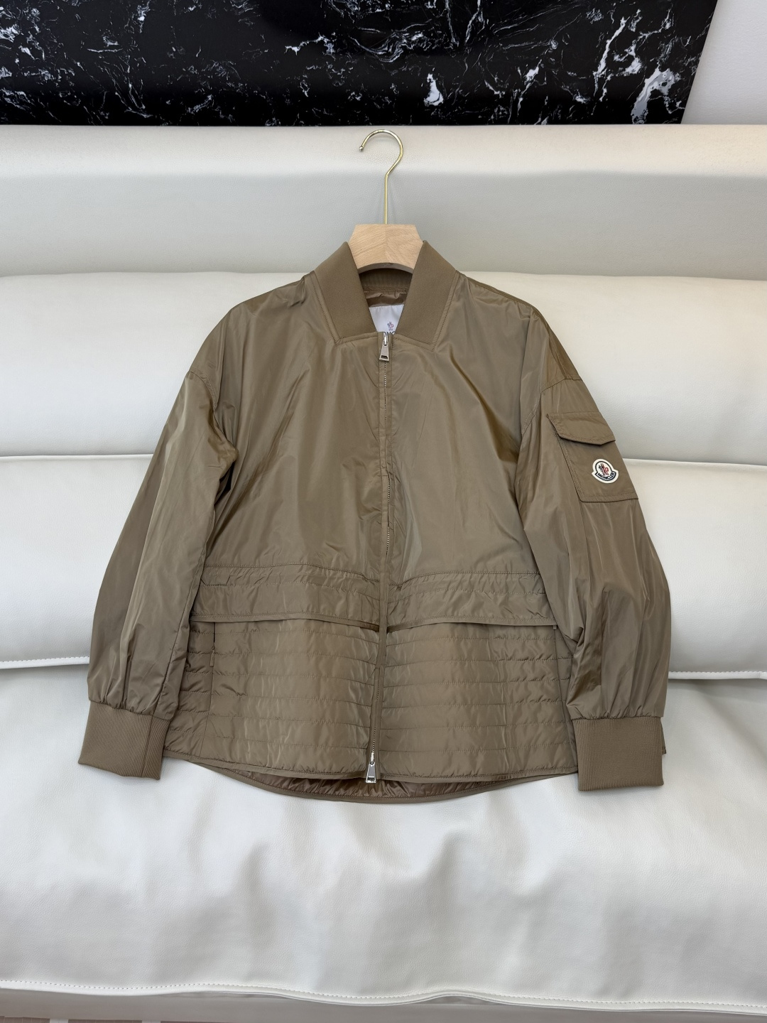 M2144#新款外套。Mon蒙口 抽绳设计 荷叶裙摆 长袖拉链款夹克外套 黑色 藏青色 军绿色 1/2/