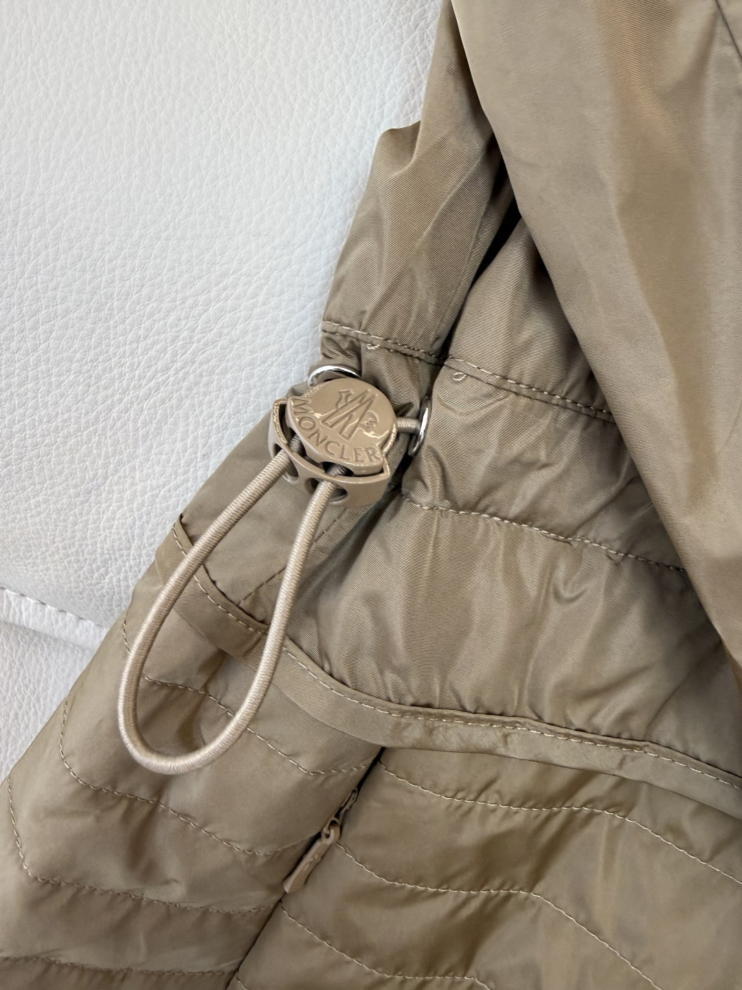 M2144#新款外套。Mon蒙口 抽绳设计 荷叶裙摆 长袖拉链款夹克外套 黑色 藏青色 军绿色 1/2/