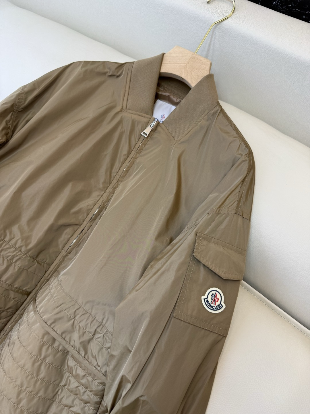 M2144#新款外套。Mon蒙口 抽绳设计 荷叶裙摆 长袖拉链款夹克外套 黑色 藏青色 军绿色 1/2/