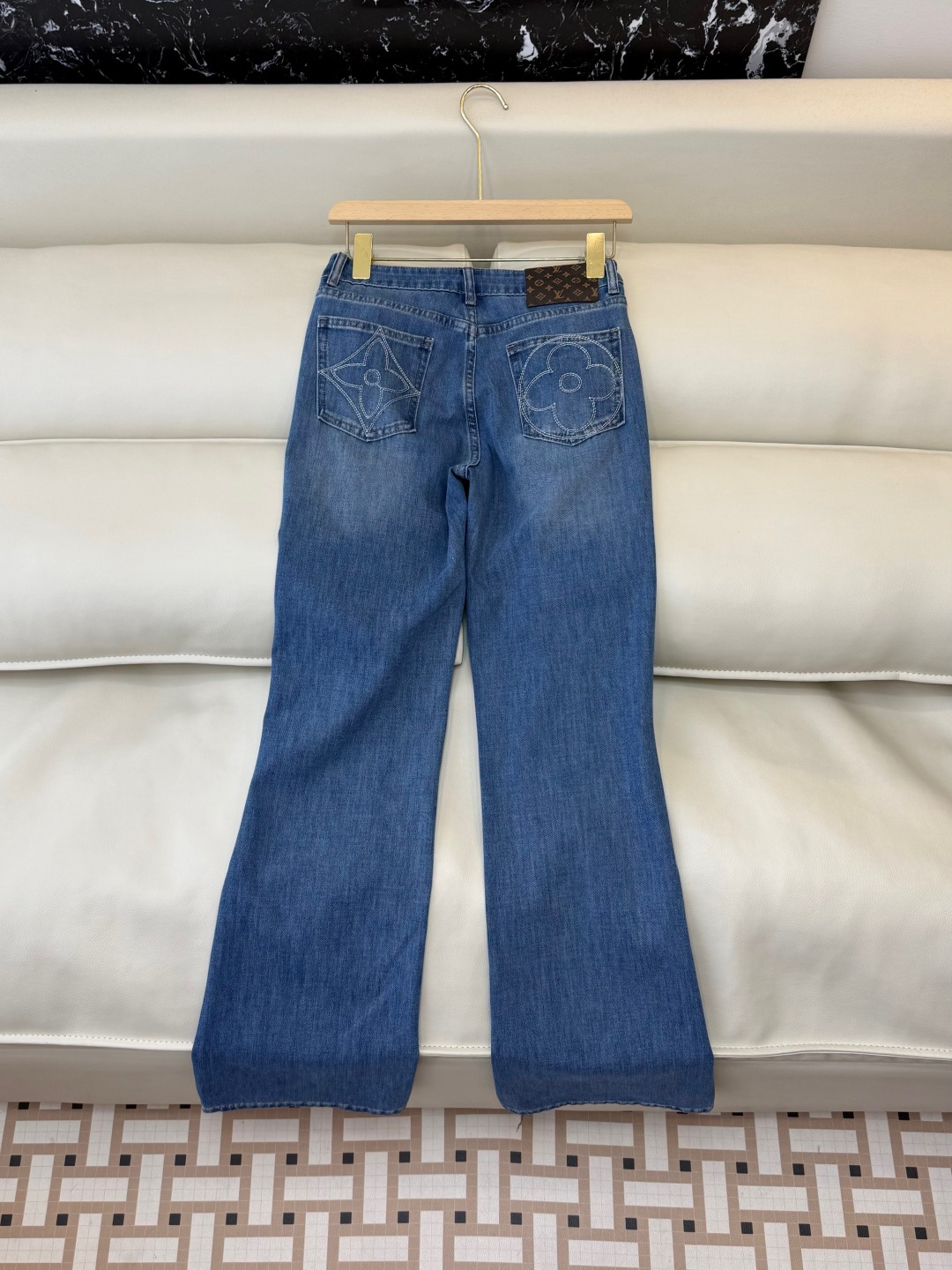 AW061#新款牛仔裤‼️Lv 老花绣花 牛仔长裤 深蓝色 浅蓝色 26-30