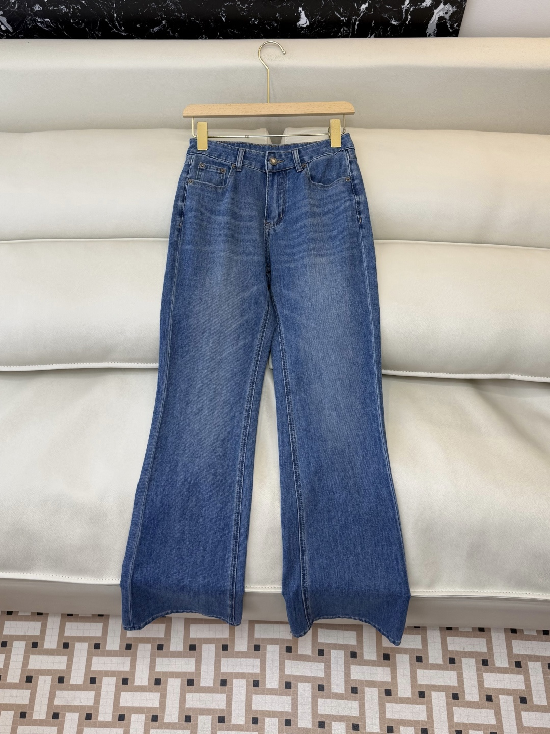 AW061#新款牛仔裤‼️Lv 老花绣花 牛仔长裤 深蓝色 浅蓝色 26-30