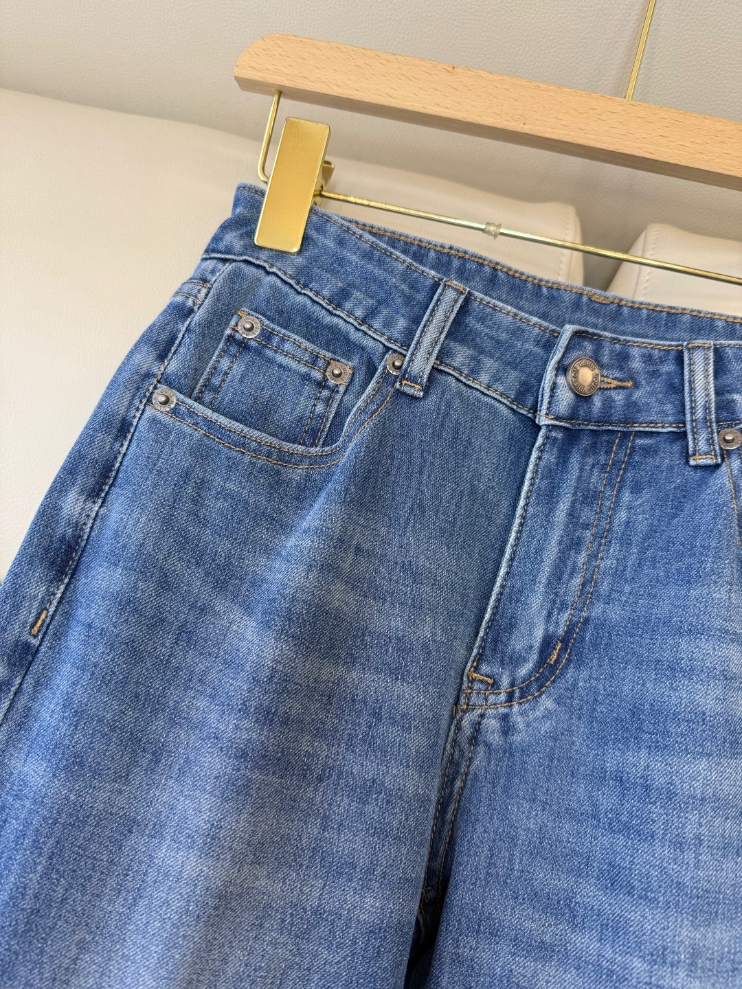 AW061#新款牛仔裤‼️Lv 老花绣花 牛仔长裤 深蓝色 浅蓝色 26-30