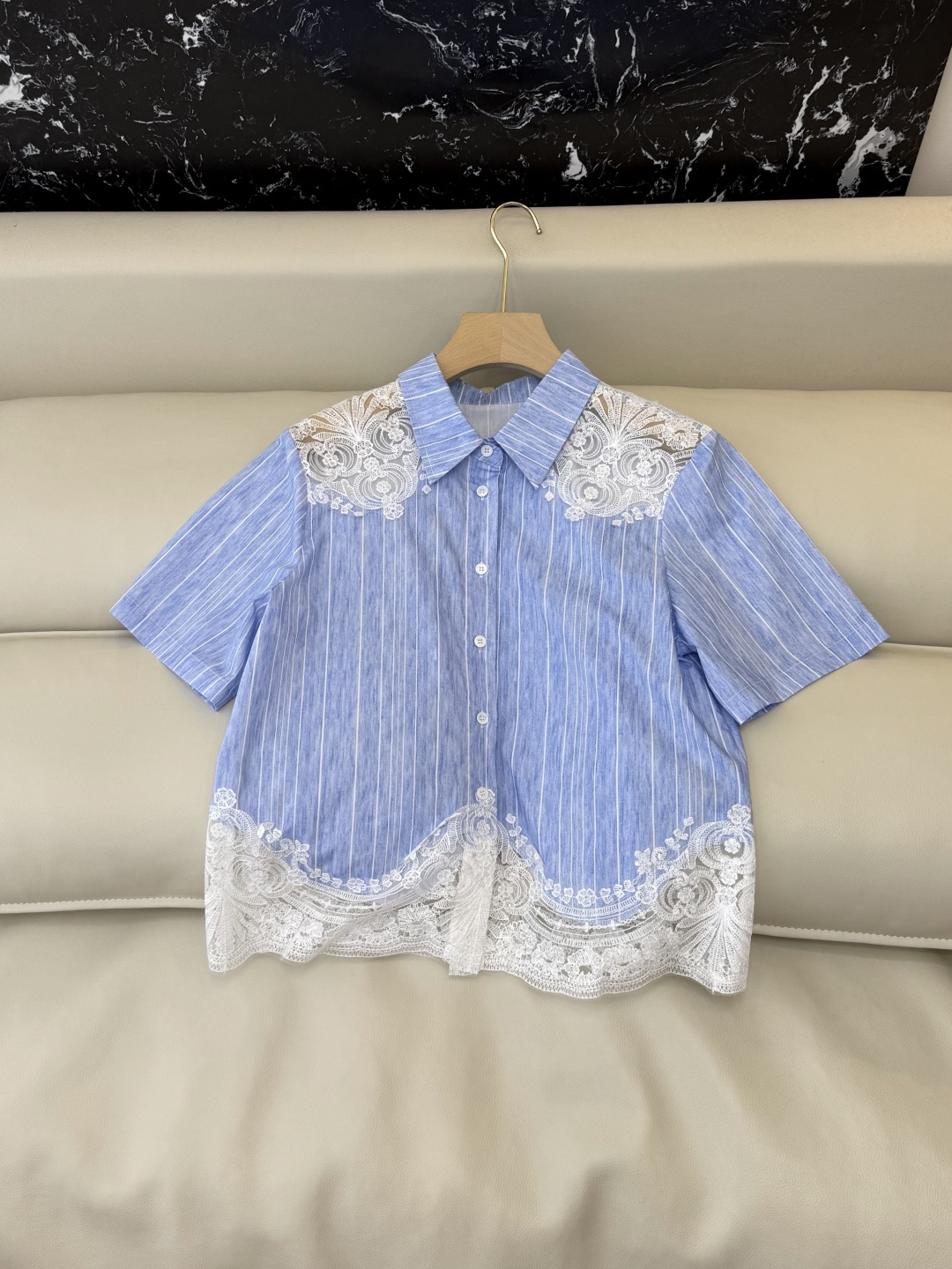 CY0119#新款衬衫。ES 蕾丝镂空绣花 短袖衬衫 条纹蓝色 白色SM L