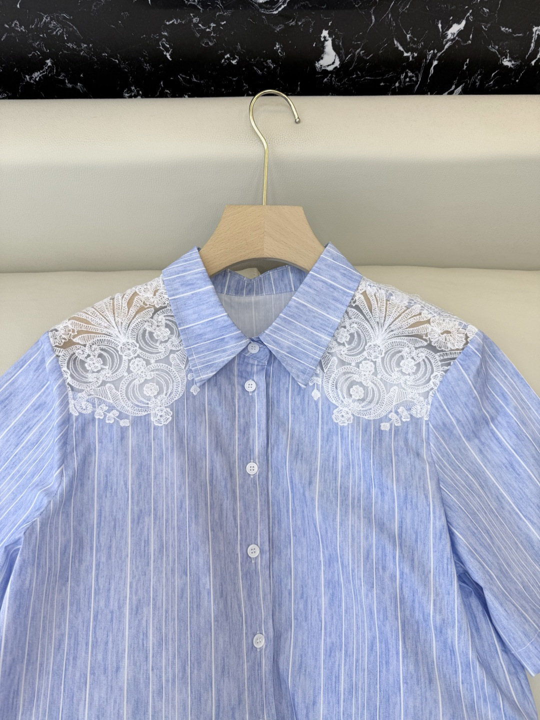CY0119#新款衬衫。ES 蕾丝镂空绣花 短袖衬衫 条纹蓝色 白色SM L