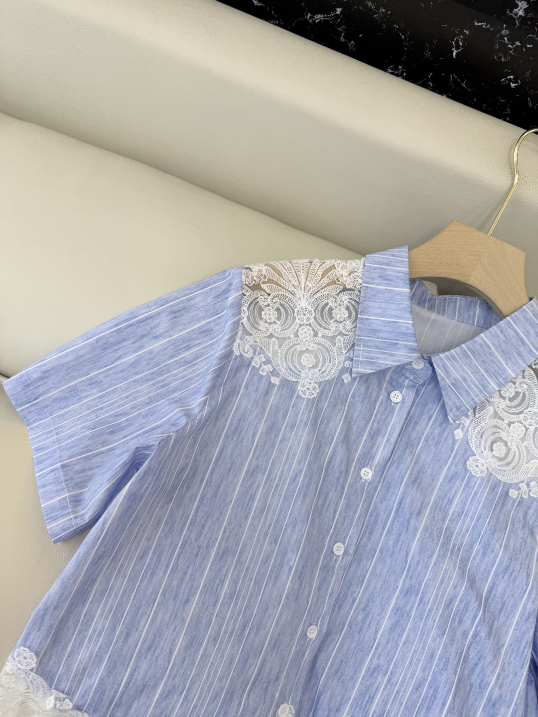 CY0119#新款衬衫。ES 蕾丝镂空绣花 短袖衬衫 条纹蓝色 白色SM L