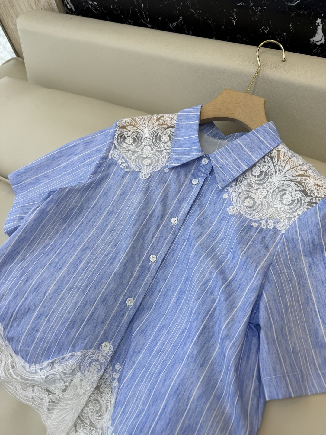 CY0119#新款衬衫。ES 蕾丝镂空绣花 短袖衬衫 条纹蓝色 白色SM L