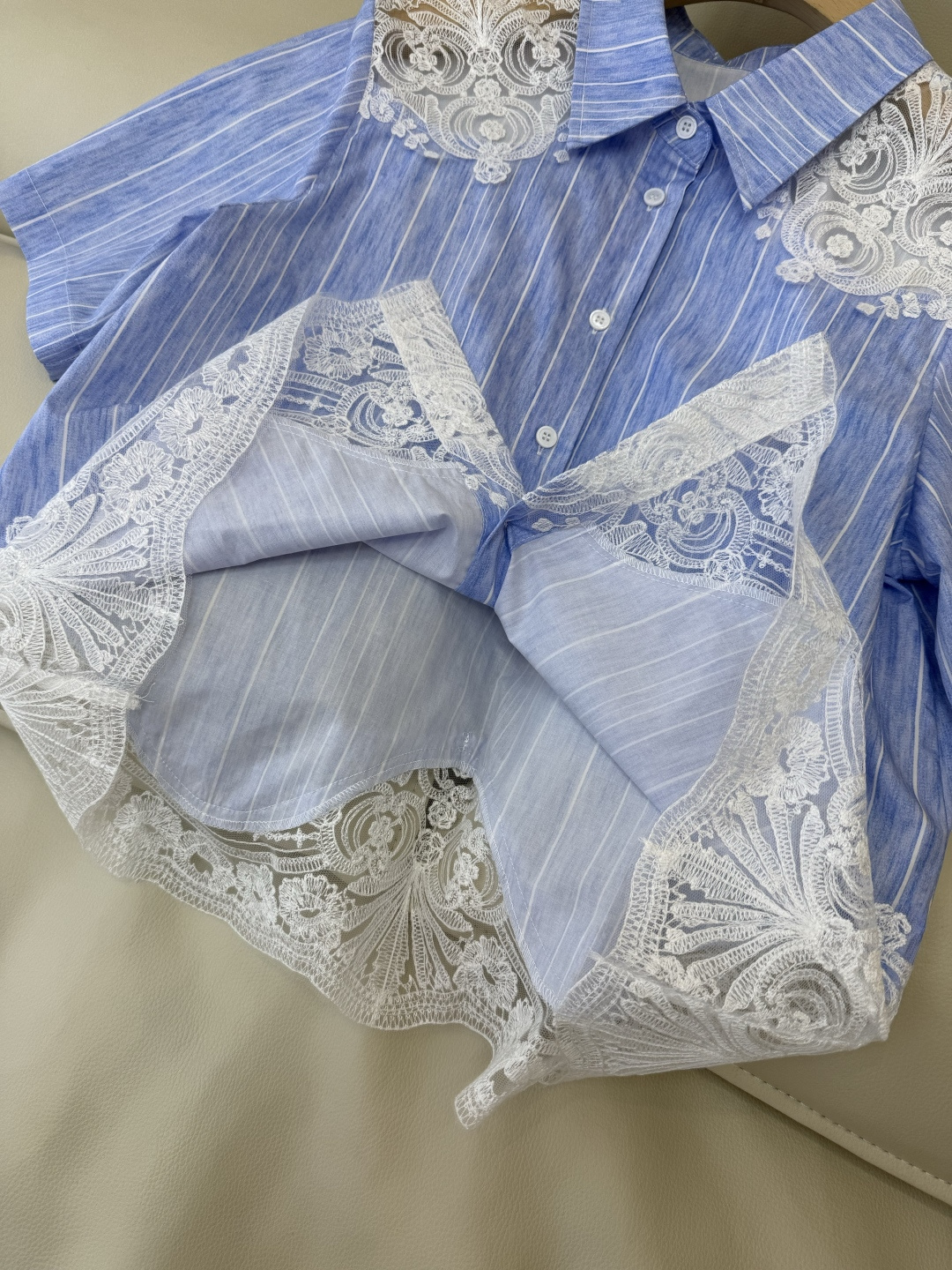 CY0119#新款衬衫。ES 蕾丝镂空绣花 短袖衬衫 条纹蓝色 白色SM L