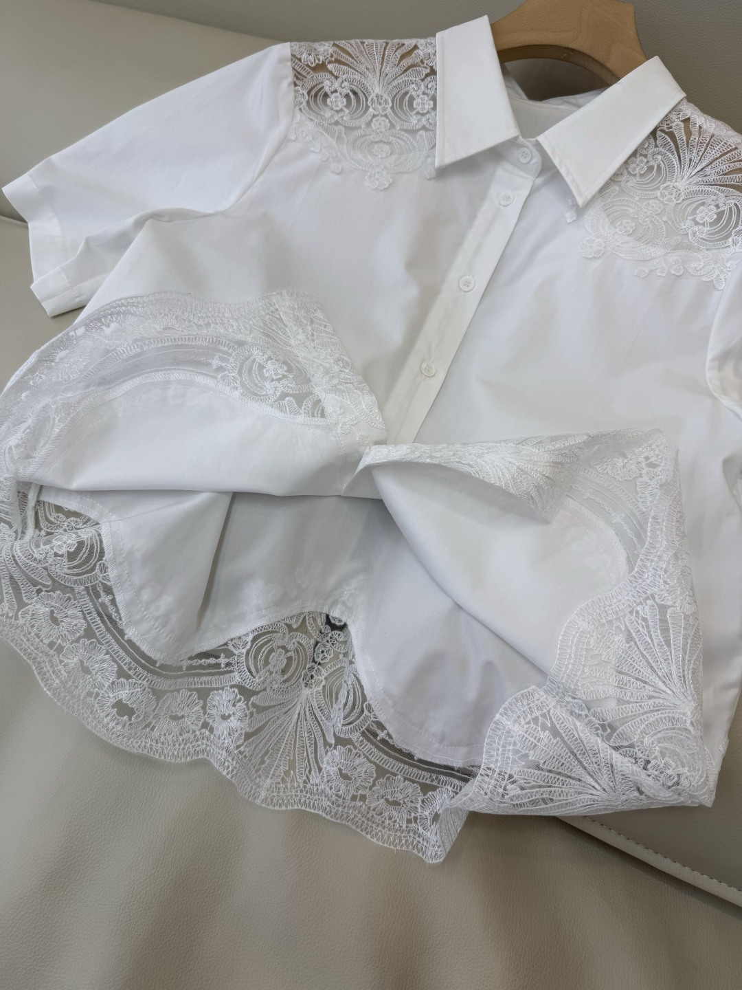 CY0119#新款衬衫。ES 蕾丝镂空绣花 短袖衬衫 条纹蓝色 白色SM L