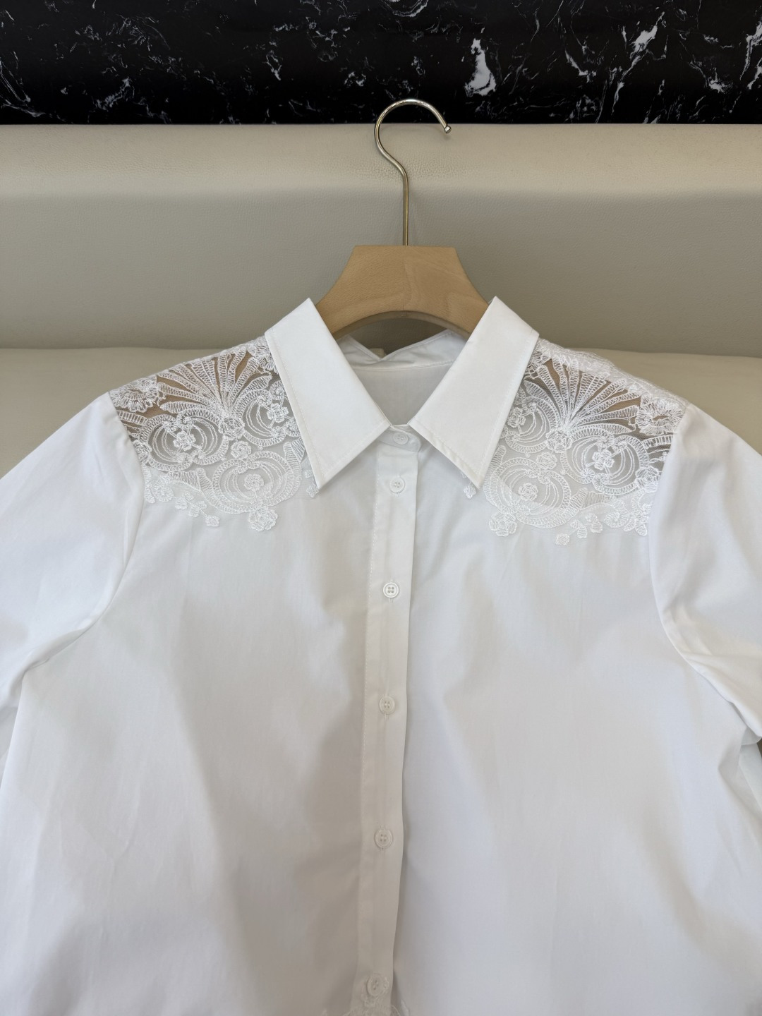 CY0119#新款衬衫。ES 蕾丝镂空绣花 短袖衬衫 条纹蓝色 白色SM L