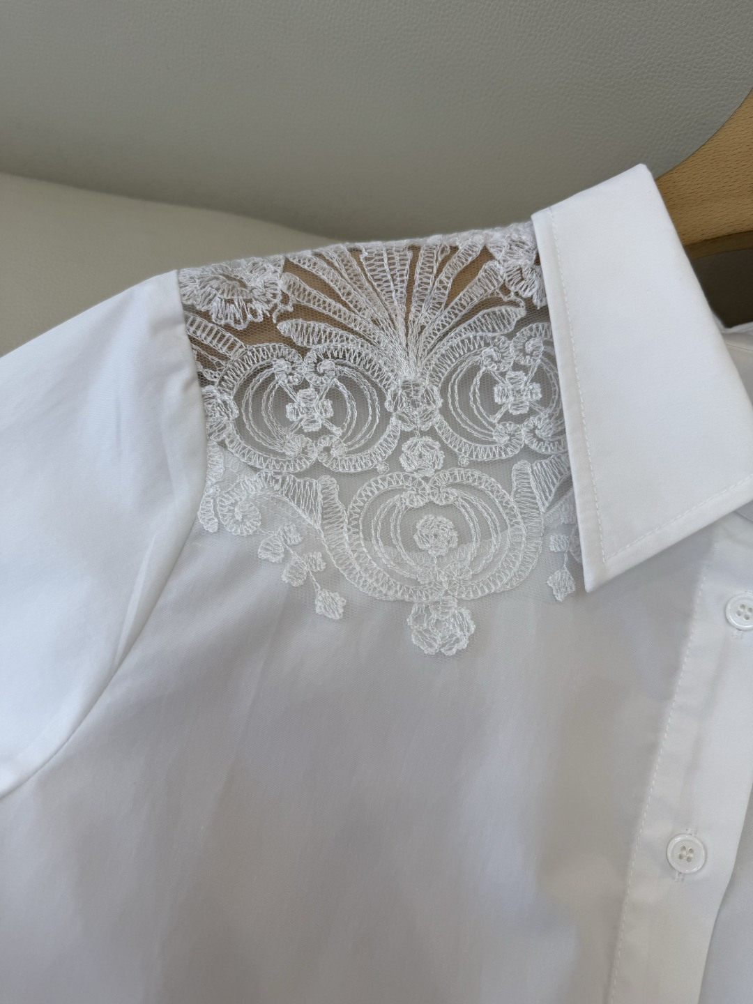 CY0119#新款衬衫。ES 蕾丝镂空绣花 短袖衬衫 条纹蓝色 白色SM L