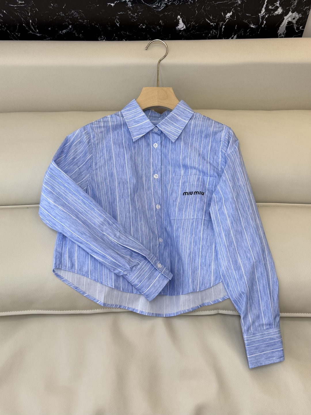 CY0113新款衬衫。miu 字母绣花 翻领修身 长袖衬衫 白色 蓝色条纹 SM L