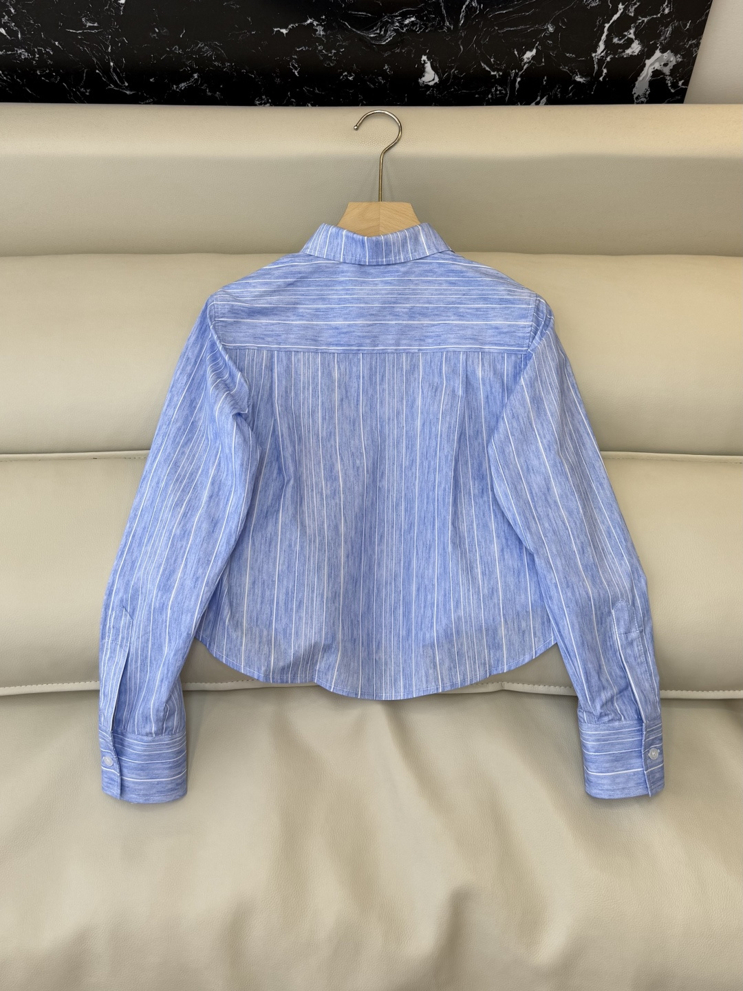 CY0113新款衬衫。miu 字母绣花 翻领修身 长袖衬衫 白色 蓝色条纹 SM L