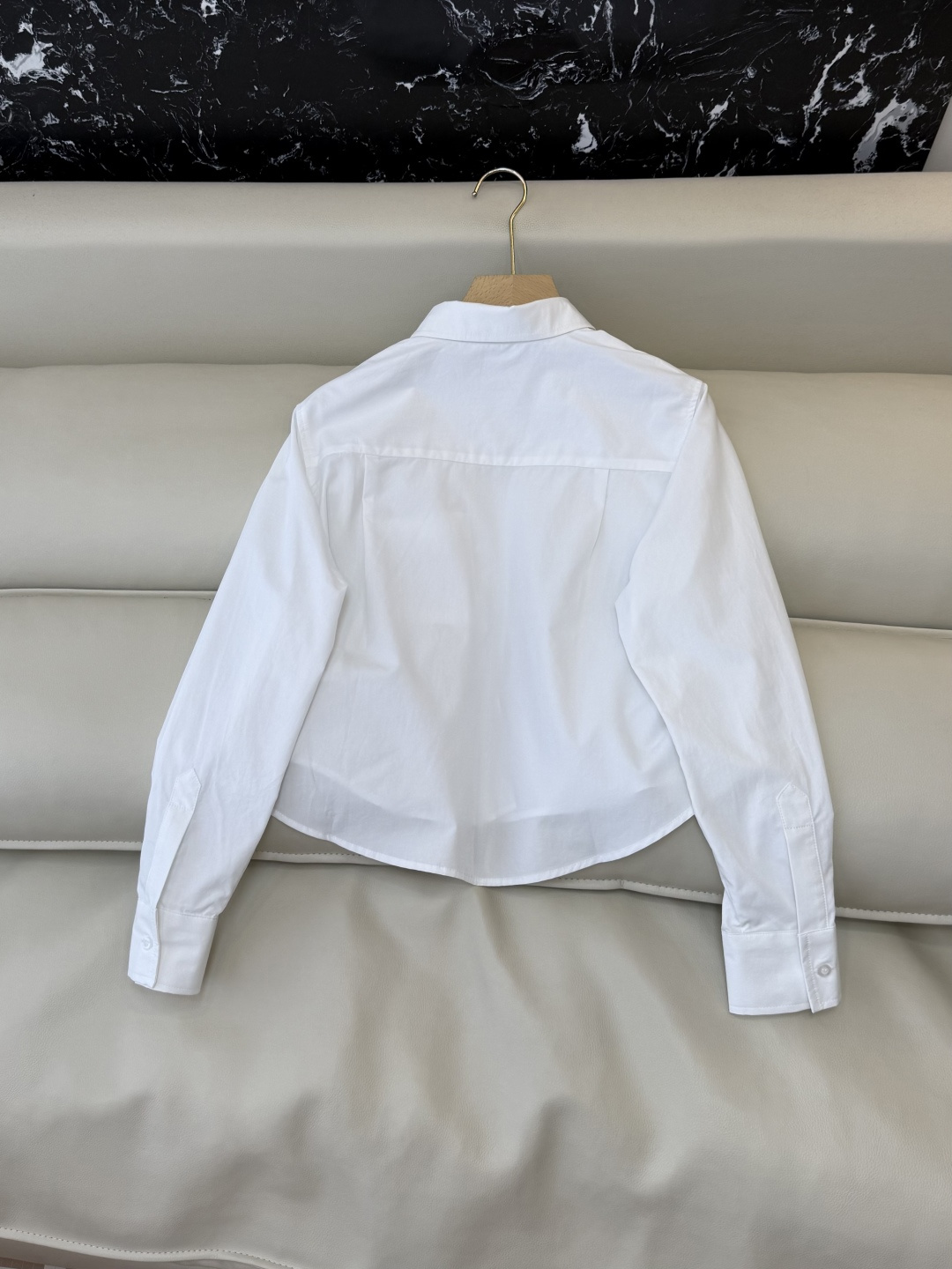 CY0113新款衬衫。miu 字母绣花 翻领修身 长袖衬衫 白色 蓝色条纹 SM L