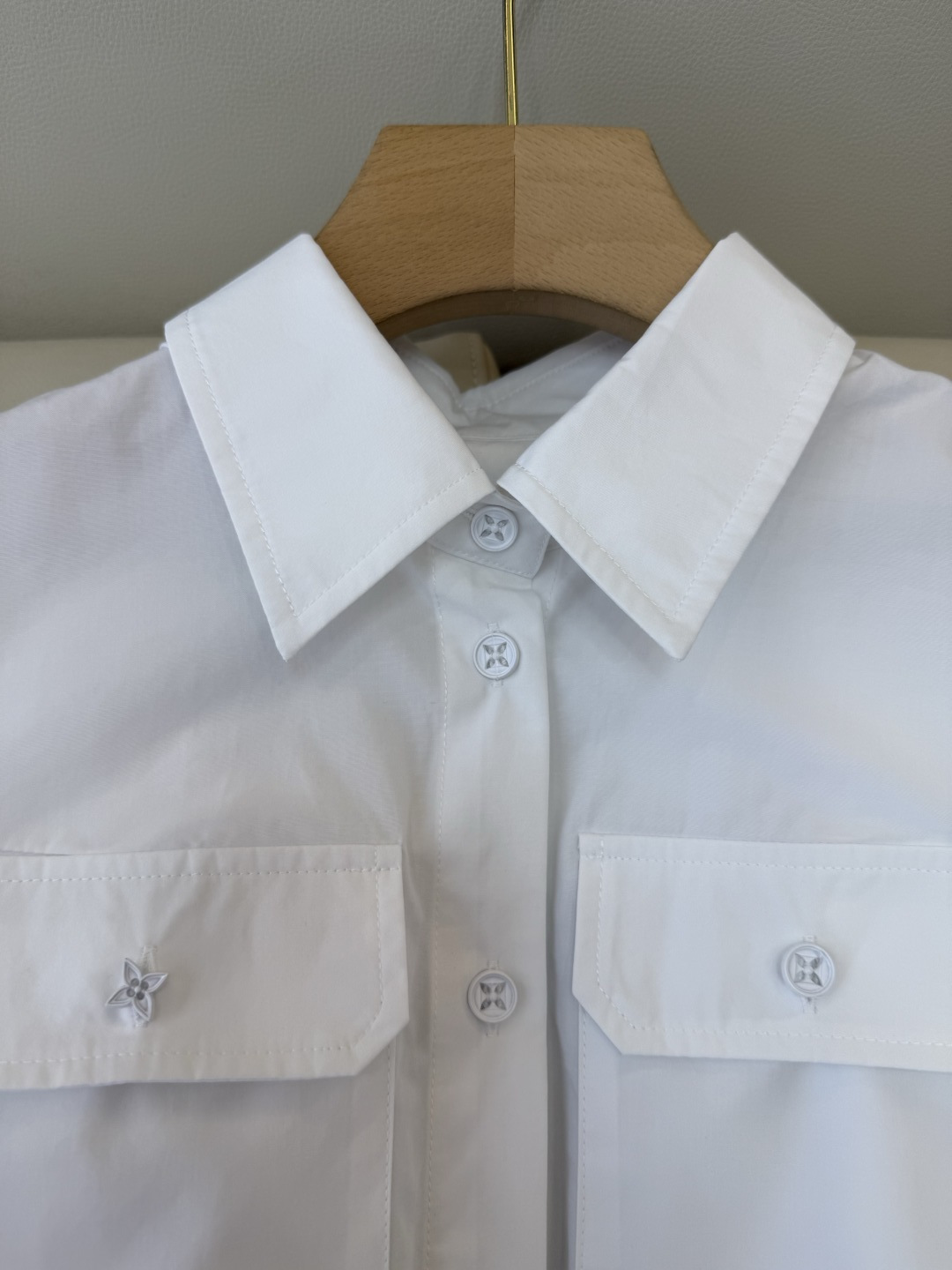 CY0118#新款衬衫。L V 极简 宽松 短袖衬衫 白色 SM L