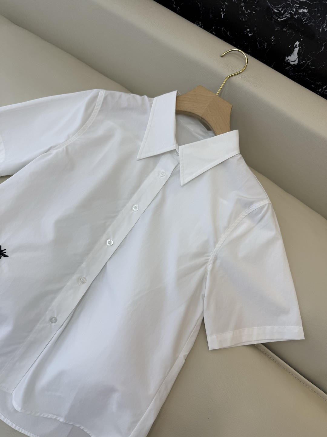 CY0114新款衬衫。Dior 小蜜蜂 绣花 翻领修身 短袖衬衫 白色 粉色 SM L