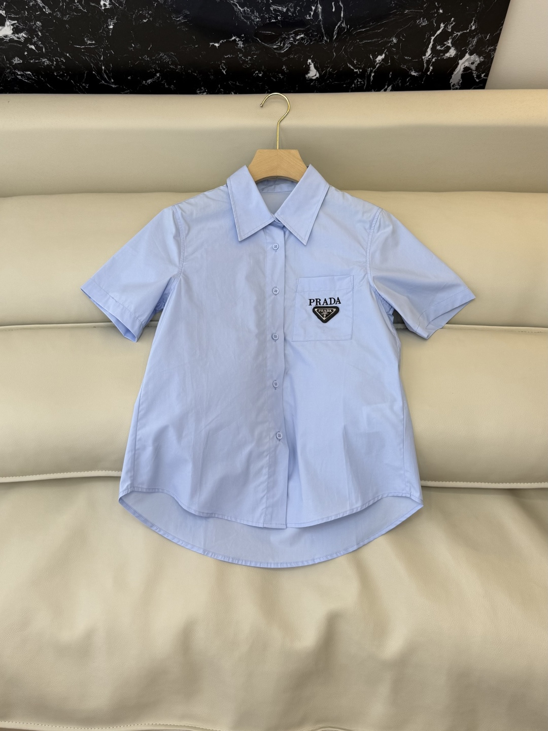 CY0115新款衬衫。PR三角标 翻领修身 短袖衬衫 白色 蓝色 粉色 SM L