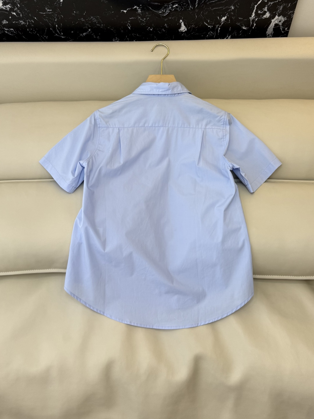 CY0115新款衬衫。PR三角标 翻领修身 短袖衬衫 白色 蓝色 粉色 SM L