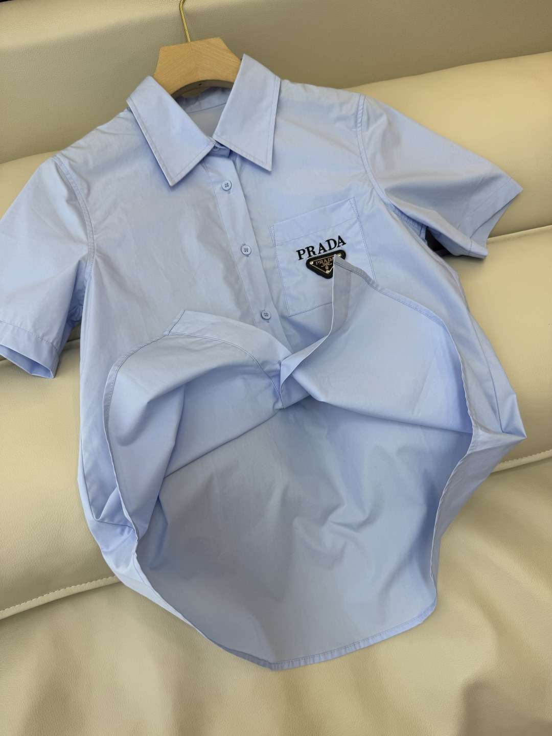 CY0115新款衬衫。PR三角标 翻领修身 短袖衬衫 白色 蓝色 粉色 SM L