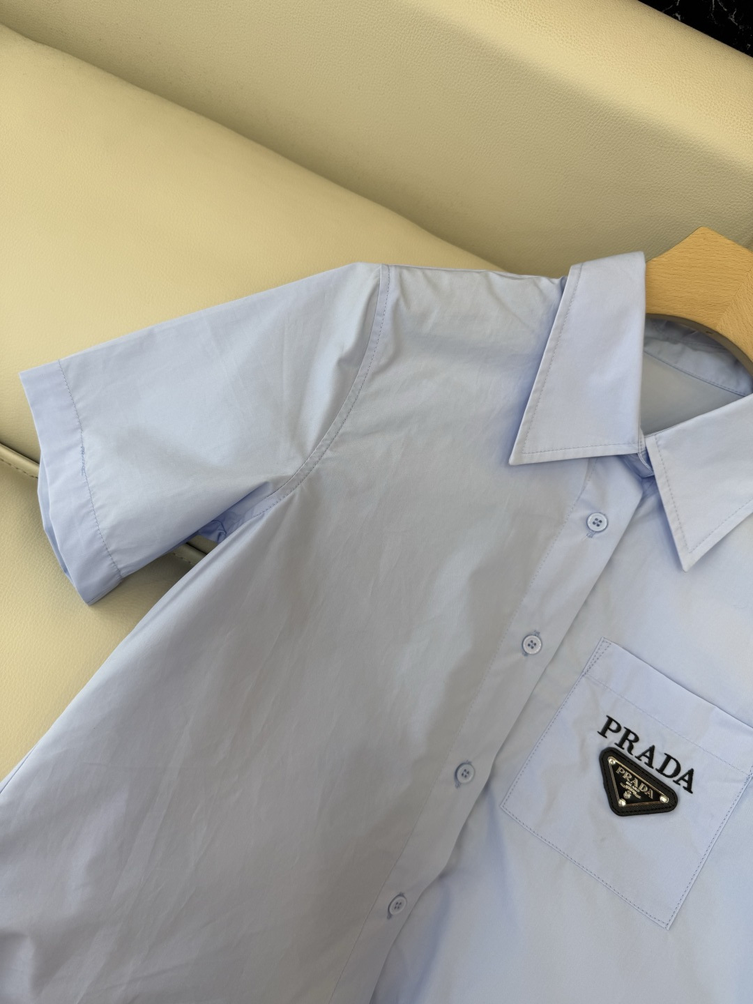 CY0115新款衬衫。PR三角标 翻领修身 短袖衬衫 白色 蓝色 粉色 SM L